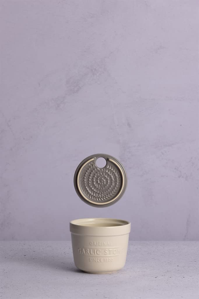 Mason Cash 2008.188 Innovative Kitchen Stoneware Garlic Store and Grater, 12.5Cm, White 28498