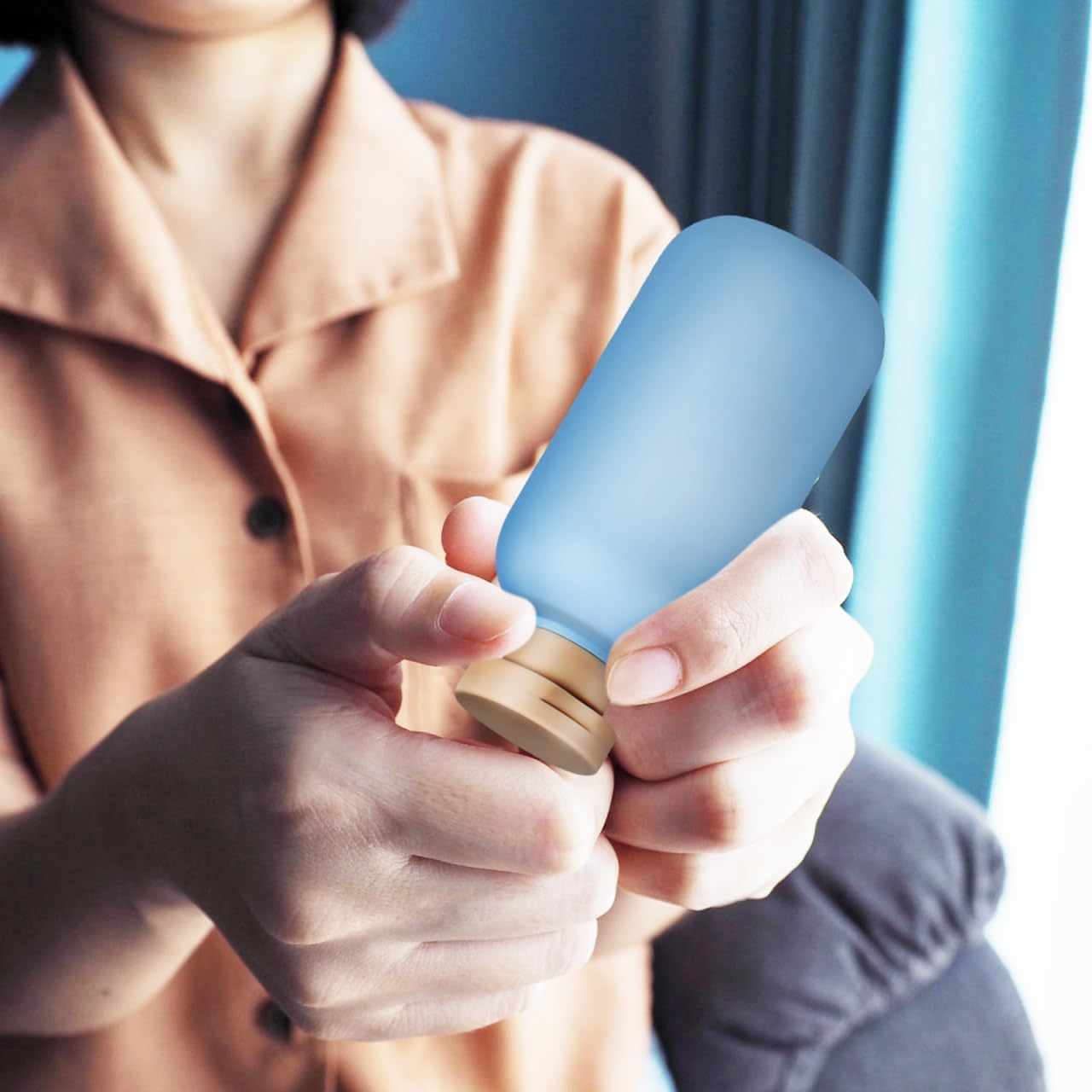 Baluue 2Pcs Refillable Shampoo Bottle, Flip Cap Squeeze Bottle for Toiletries, Leakproof, Empty Plastic Bottles for Conditioner, Lotions and Creams, 200Ml image number 4