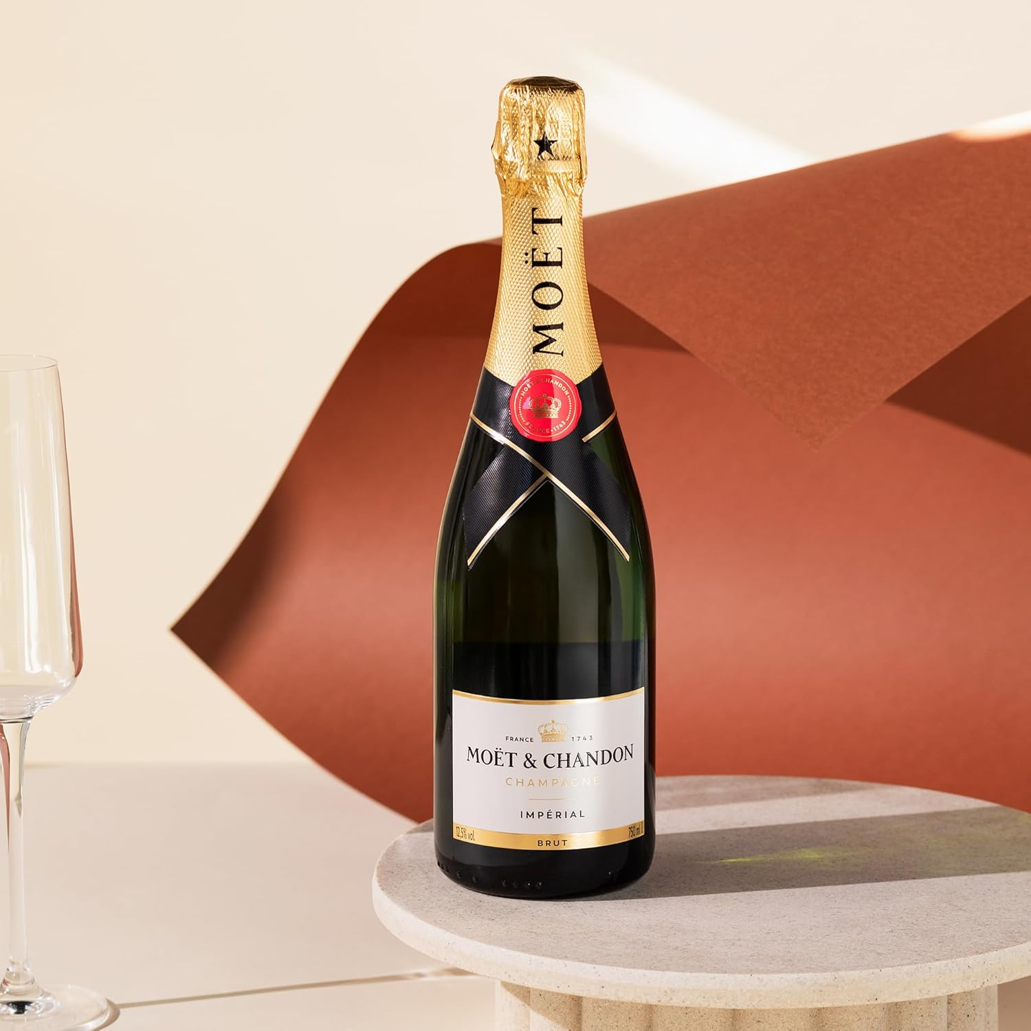 Gourmet Wine and Candle Gift Hamper | Chiller Charlie Gift Box by Good Day People | Premium Wine Selection with Bahen & Co. Chocolate, Travel Candle & Choice of Red, White, Ros&eacute;, Champagne, or Non-Alcoholic Sparkling &ndash; Great as for Birthday Gifts, for Anniversaries & Celebrations (Moet) image number 2