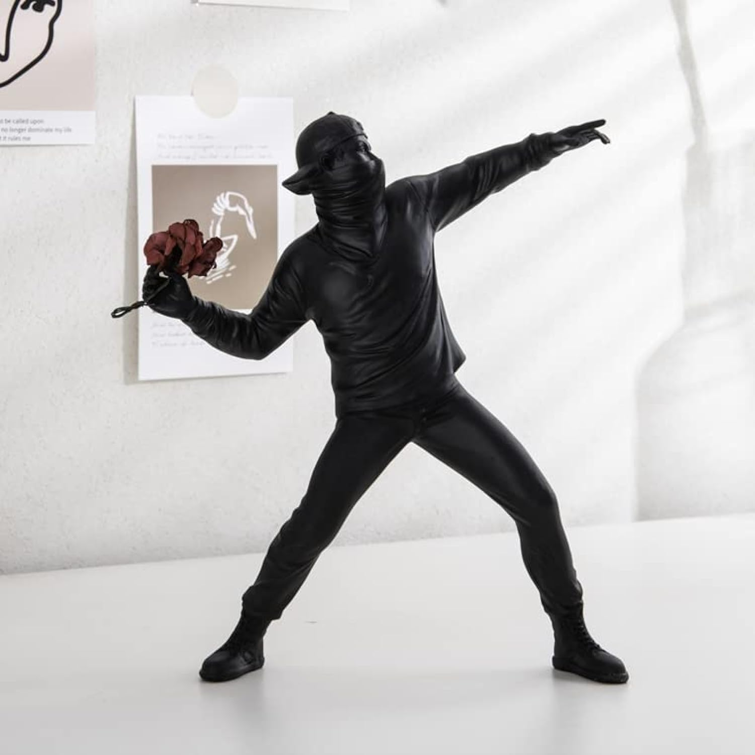 Banksy Flower Throwing Statue Flower Thrower Sculpture, Man'S Room Figurines Home Decor for Shelves, Resin Art Craft Desk Decoration Collection Ornament Gift (White)