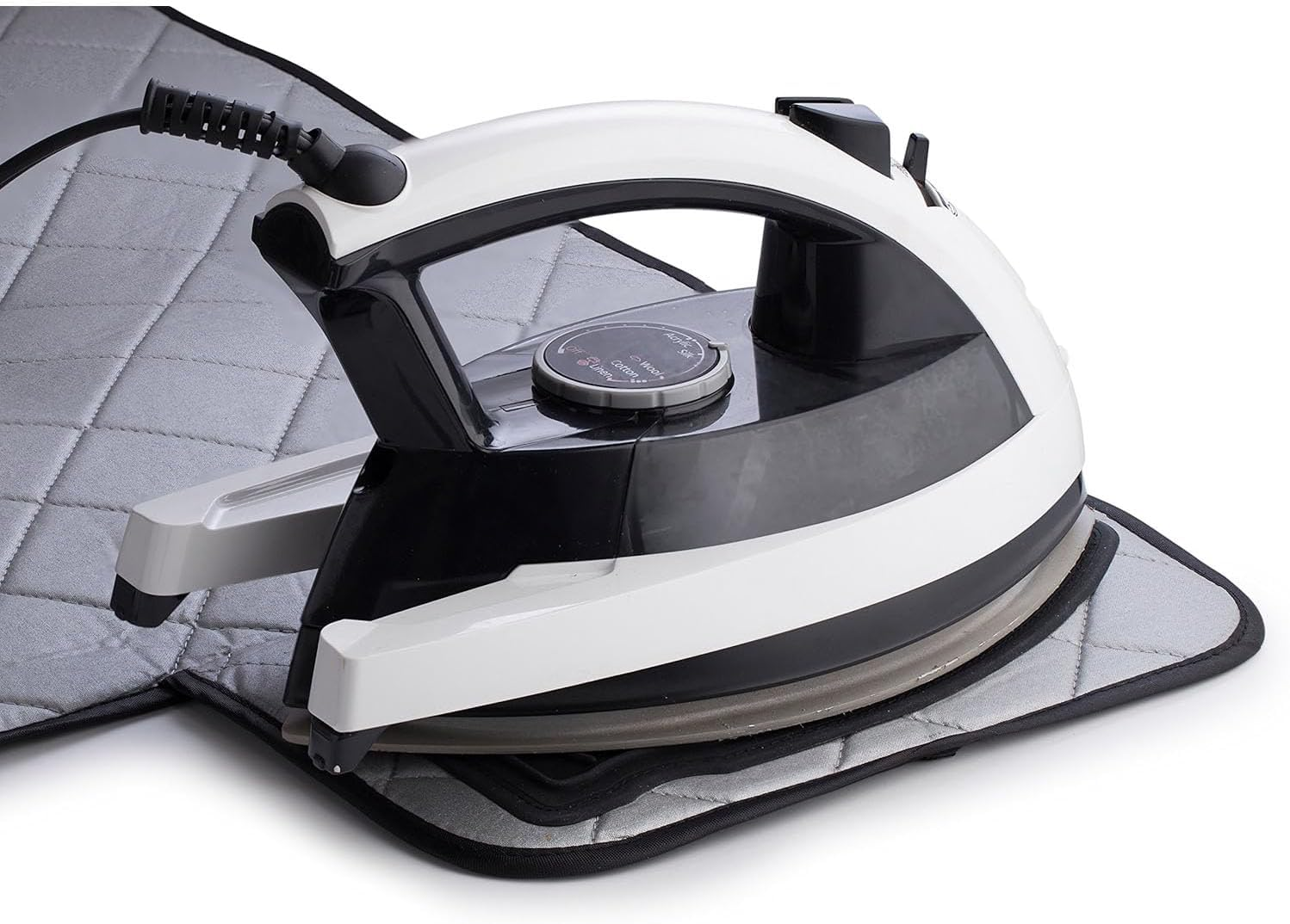 Portable Ironing Mat, Foldable Pressing Surface Blanket 83 X 50 CM Easily Transform Any Flat Surface into an Ironing Board, Safely Place Your Hot Iron for Travel, Office, Student Dormitory Use