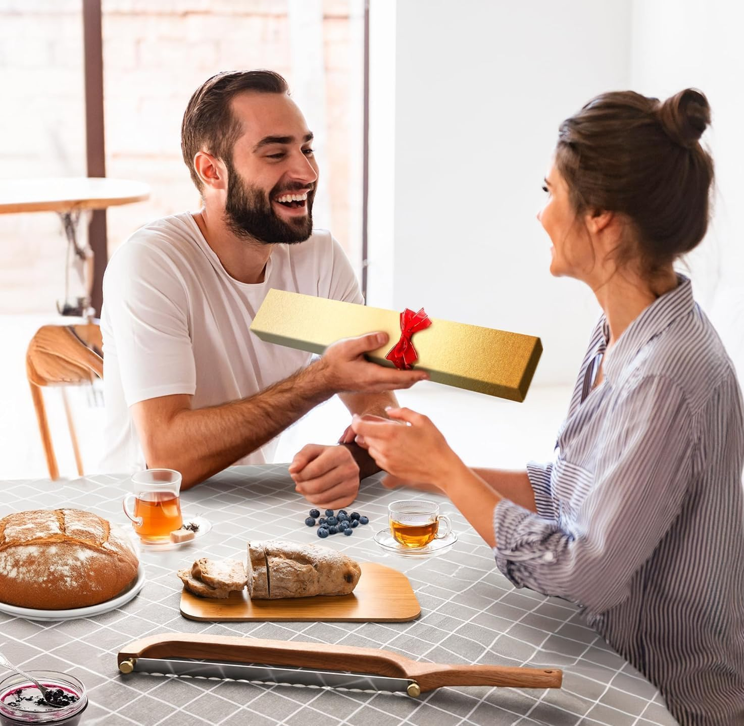 Ronluuu Serrated Bread Knife 25Cm - Pro Sourdough Knife for Even Slicing, Specialised for Crusty Homemade Breads & Sourdough Loaves