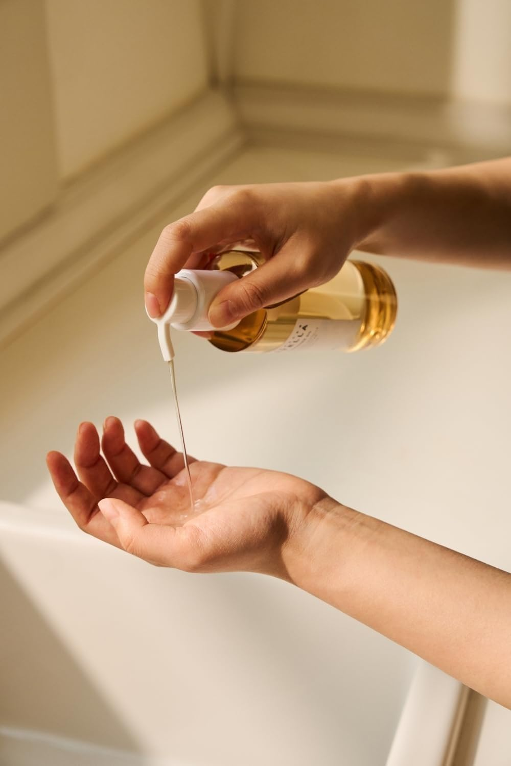 Madagascar Centella Light Cleansing Oil, Pure Centella Asiatica Extract, Korean Skincare Face Cleanser and Makeup Remover, 200Ml/6.76 Fl.Oz image number 5