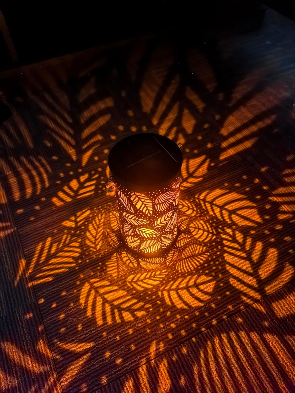 Ironwork Solar Lanterns Outdoor Hanging Lights, Metal Solar Powered Table Lamp Hollowed Out Waterproof Lanterns for Garden Decor outside Patio Yard Pathway (Leaves)