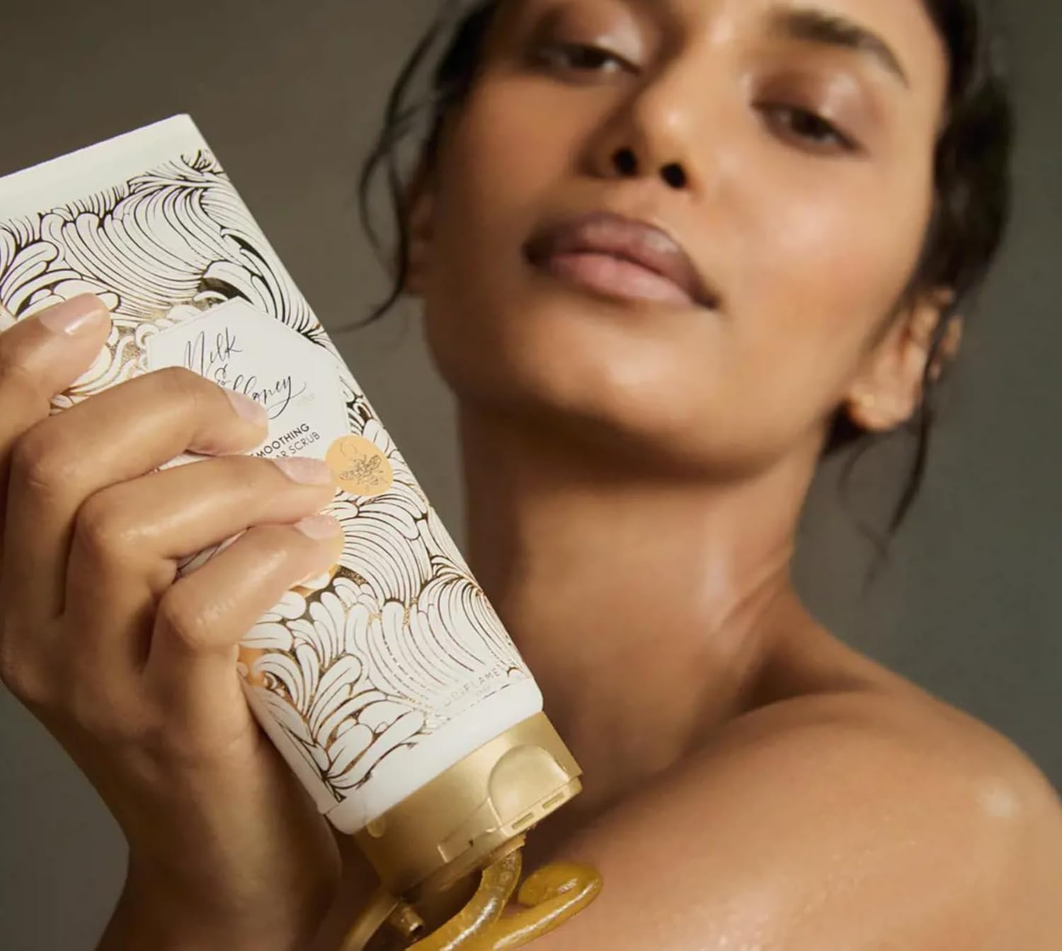 Oriflame Milk & Honey Gold Smoothing Sugar Scrub