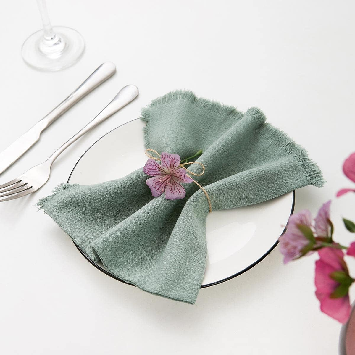 CHUQING Green Cotton Linen Napkins with Fringe Cloth Napkins Cloth Set of 4 Boho Table Dinner Napkins 18 X 18 Inch