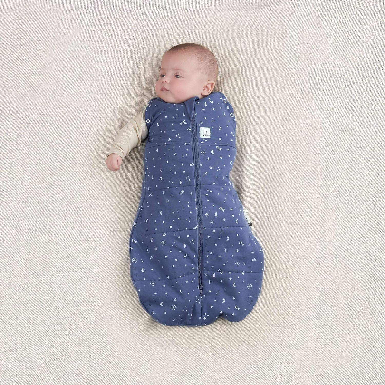 Ergopouch 2.5 TOG Cocoon Swaddle Bag, 3-6 Months, Night Sky Print &ndash; Organic Cotton, Two-Way Zip, Arms In/Out, Warm & Comfortable, Ideal for Room Temperatures (15&ndash;21&deg;C) image number 4