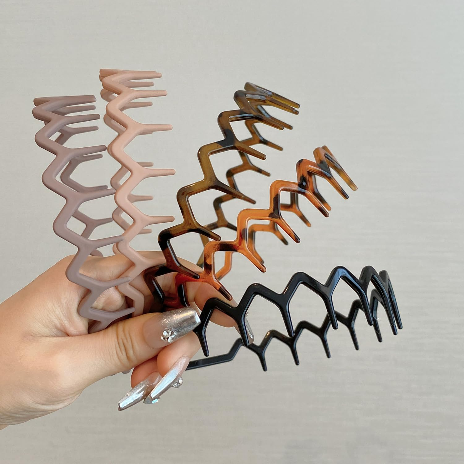 BEANPRECOY Set of 5 Zig Zag Headbands Recycled Plastic Wavy Toothed Hair Band Tooth Comb Hairband Wavy Zigzag Headband for Women and Men Classic 90S Hair Hoop Accessories Multiple Colours image number 2