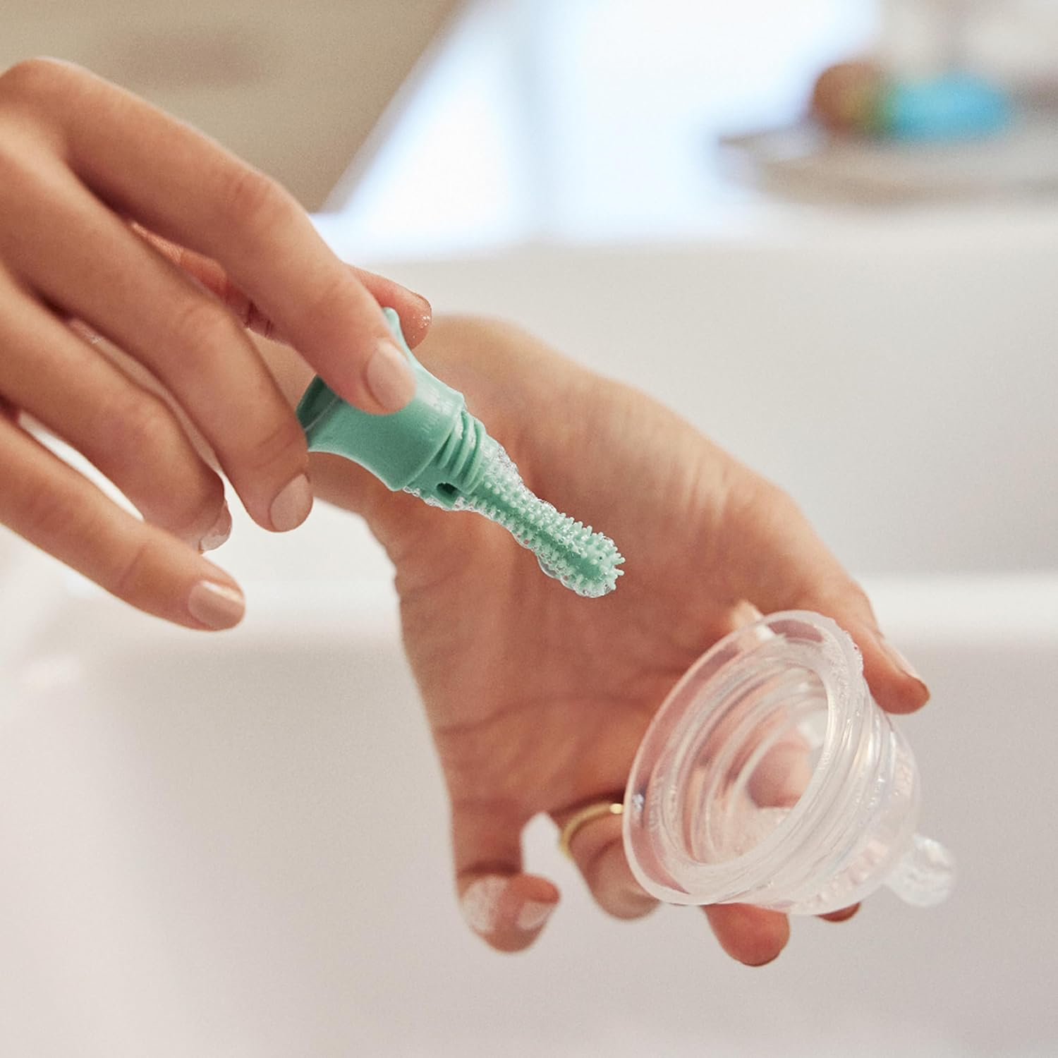 Munchkin Sponge Bottle Brush, Pack of 2, Blue image number 4