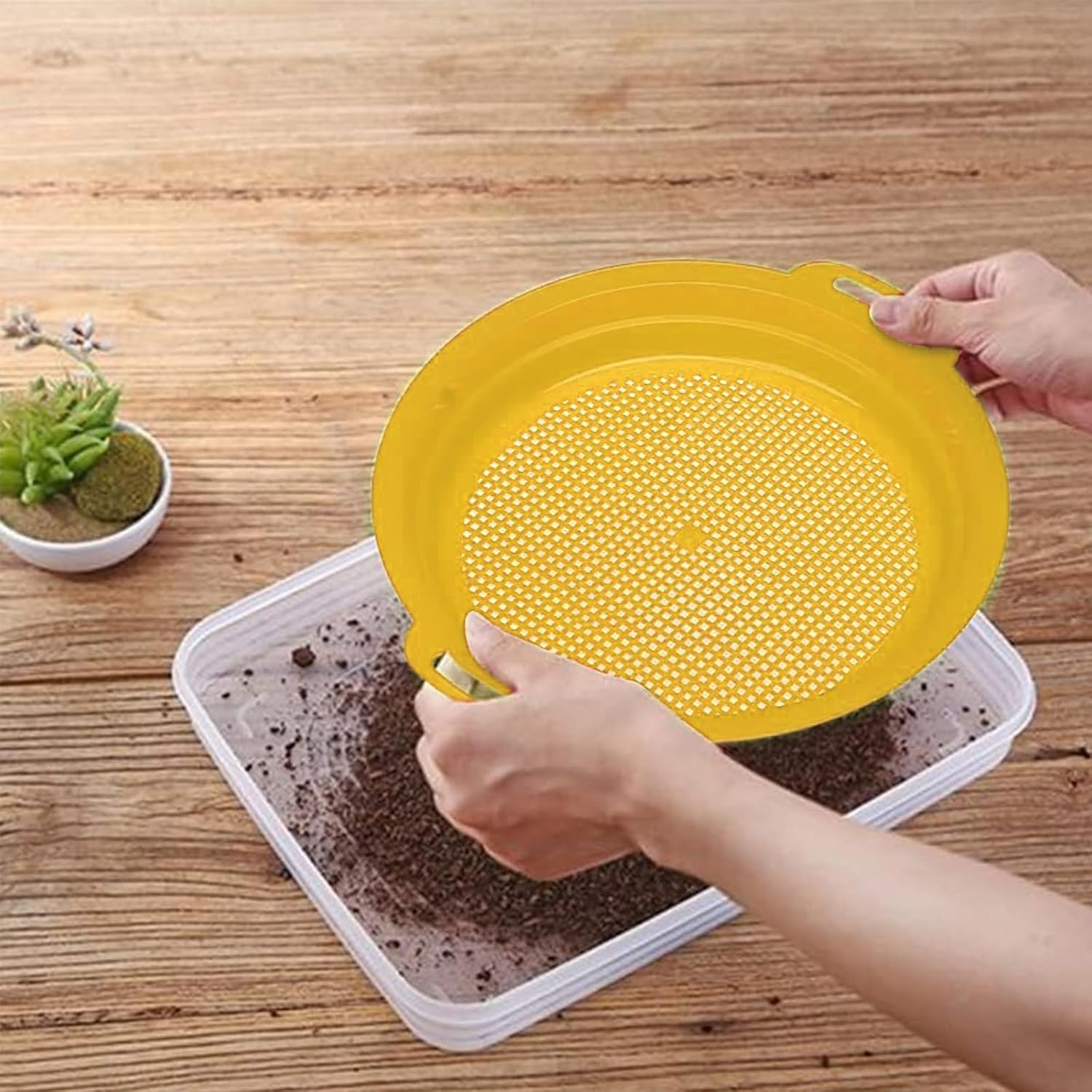 Zalizr 4 Pcs Screening Pan, 22 CM/8.7" Plastic Mining Screen, Portable Gold Panning Pan for Filtering Sand, Dirt, and Gravel, Sifting and Gold Extraction Tools image number 5