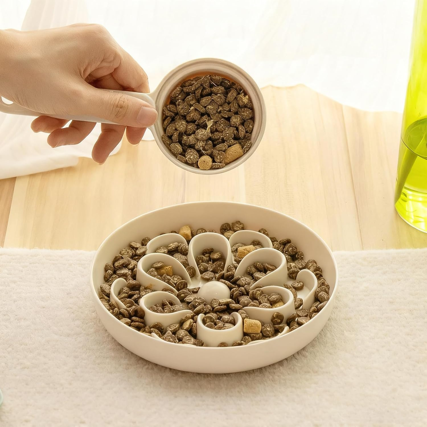 Slow Feeder Cat Bowl, Floral Maze Food Plate for Slow Eating, Melamine Cat Dish, Anti-Sling Bowl for Cats, Suitable for Wet and Dry Food, White