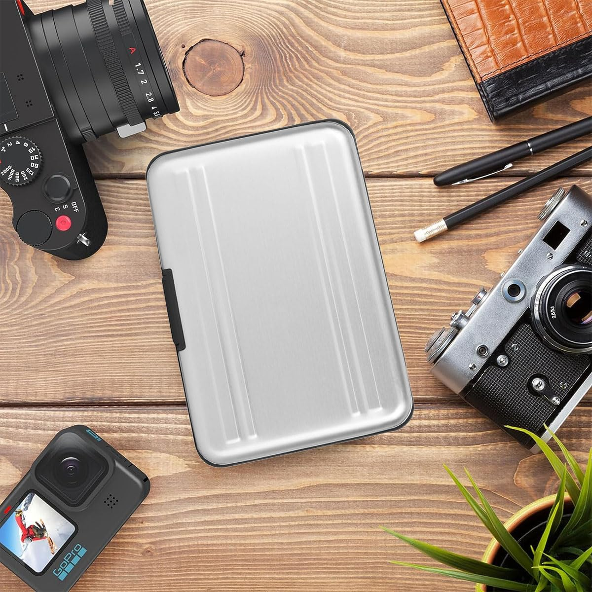 16 Slots Memory Card Holder, Shock Resistant Portable Aluminum Alloy Hard Shell TF Memory Card Holder Organizer Case Storage for 8 SD Cards and 8 TF Cards, Silver image number 1