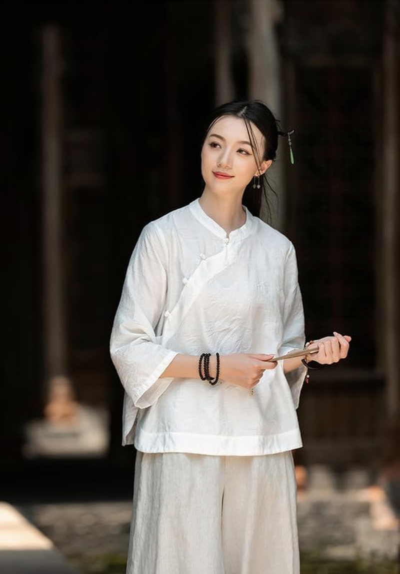 Elegant Floral Shadow Jacquard Chinese Style Blouse Vintage Shirt for Women image number 1