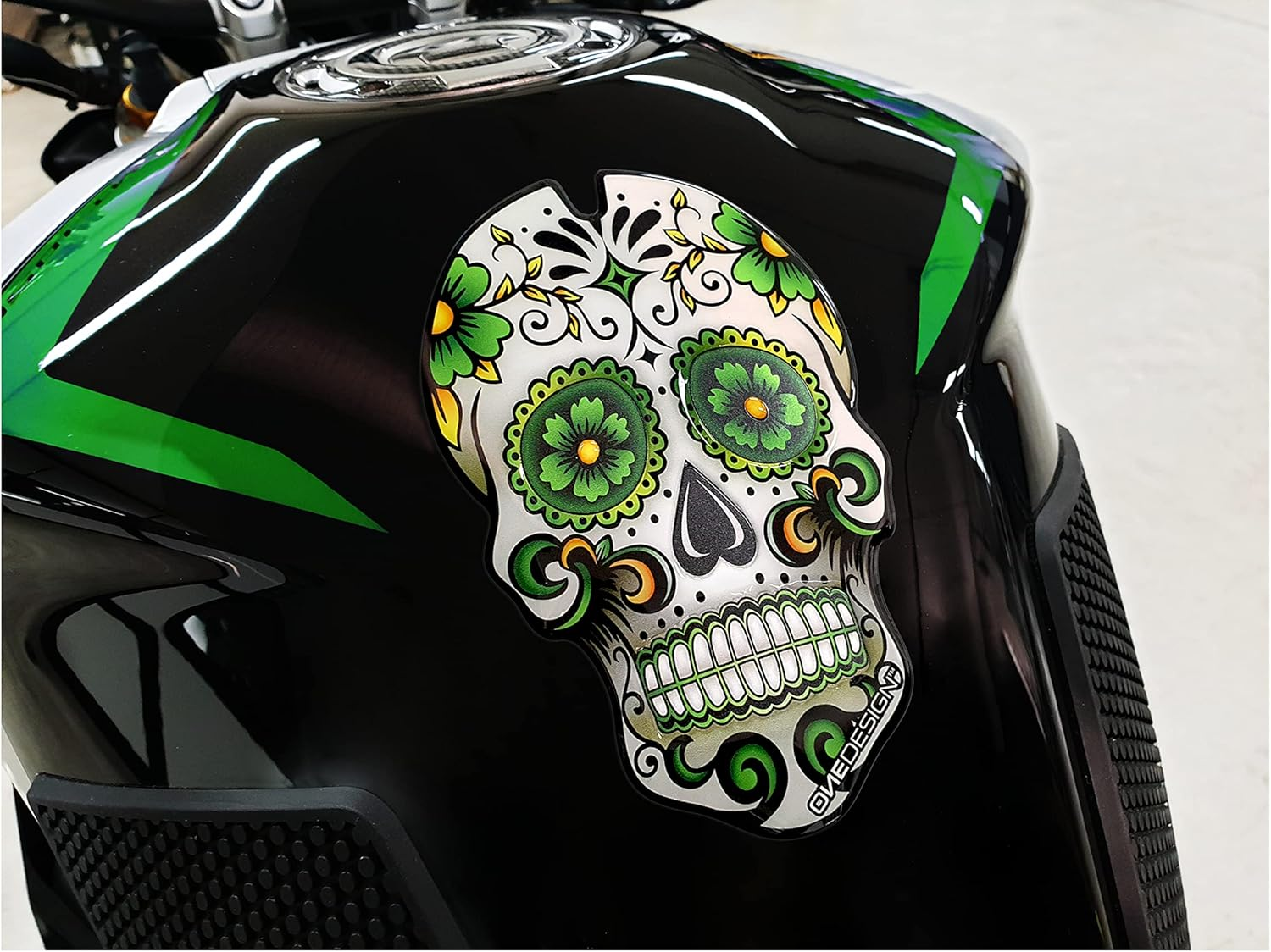 Puig Skull Tank Pads - Green image number 2