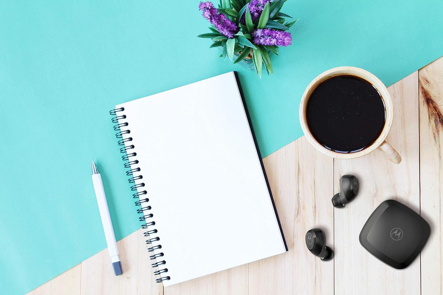 Motorola Vervebuds 100 True Wireless Headphones with Comfort Fit and 14 Hour Play Time with the Charging Case &ndash; Black One Size image number 1