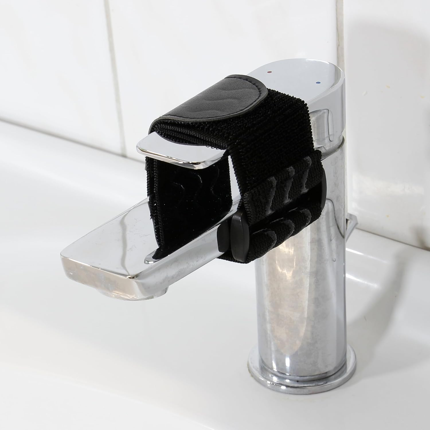 HOBICHT - 2 X Child Safety Tap Single Lever Mixer Elastic Strap with Velcro Fastener Non-Slip Silicone Protection Fitting Child Safety Lock Kitchen Bathroom Child Safe Safety Protection (Black, 30)