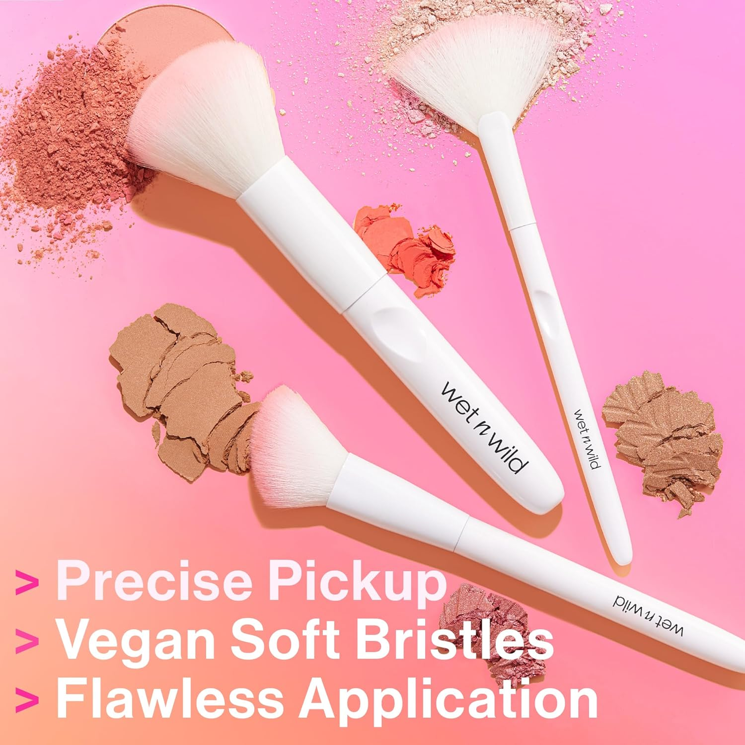 Wet N Wild Fan Brush, Blending Brush for Highlighter, Blush, & Peel Masks, Ergonomic Handle image number 3
