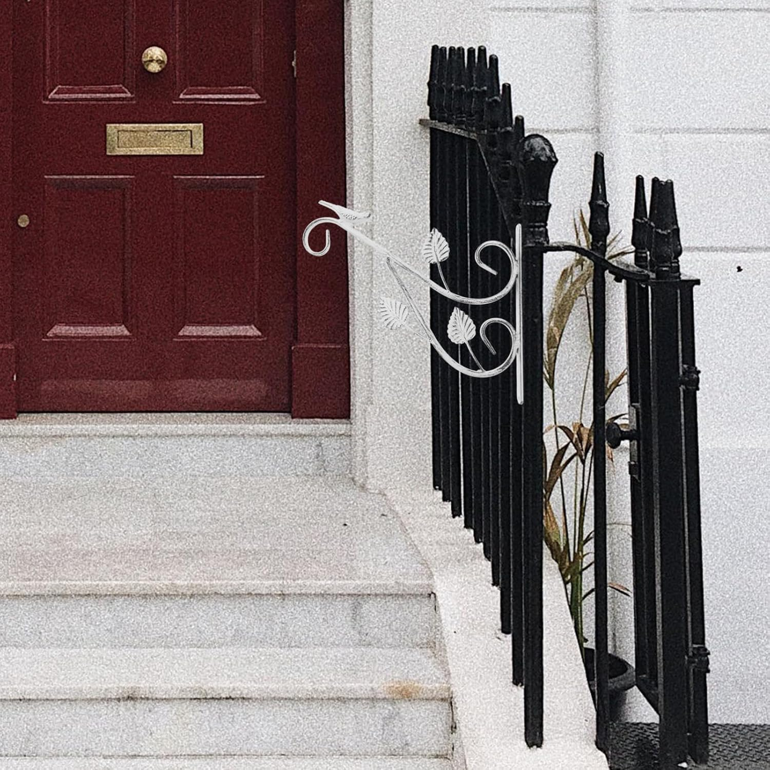 Totority Heavy-Duty Iron Hanging Plant Bracket Outdoor Flowerpot Hook for Wall Garden Decor Lanterns Wind Chimes for Balcony and Handrails image number 2