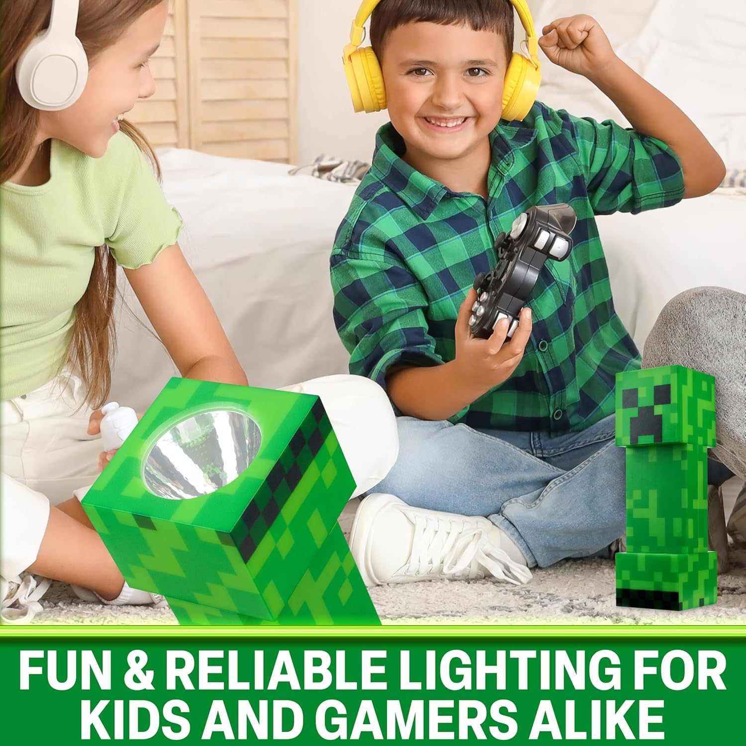 Minecraft Creeper Torch Night Light for Kids, 2-In-1 Flashlight and Lamp with USB and Battery Power, Bedroom Decor, Desk Light, Gamer Gifts for Boys image number 5