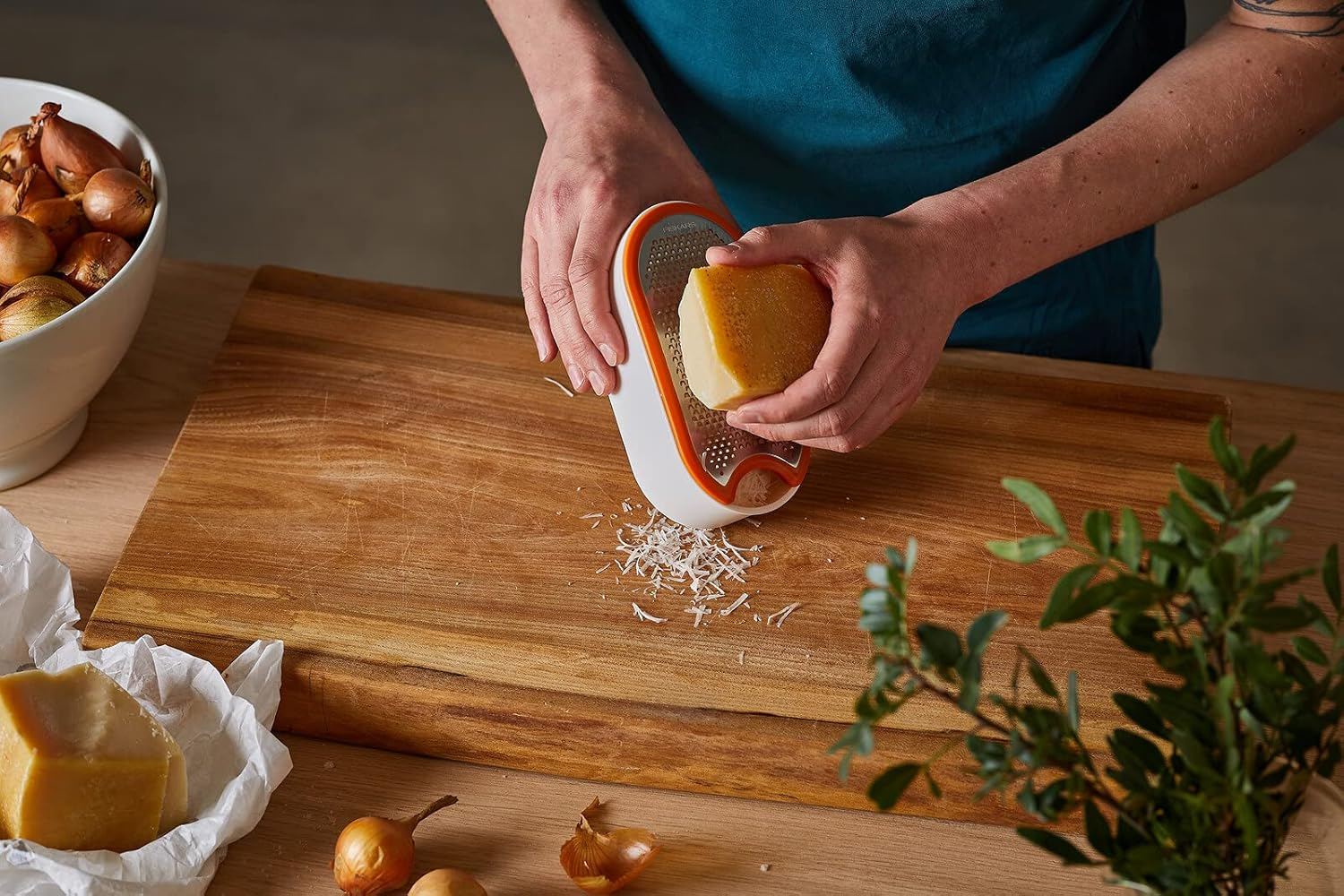 Fiskars, Container, Dimensions: 16.8 X 9.0 Cm Box Grater, One Size, White image number 5