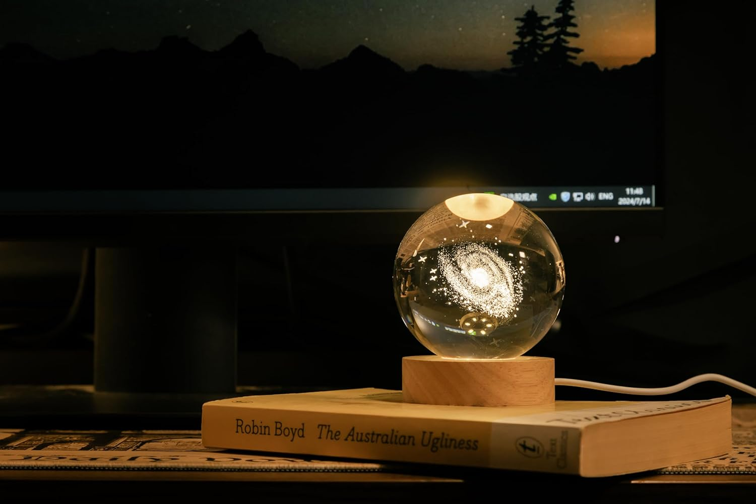 PENTBURG Crystal Ball Lamp, Luminous Solar System/Galaxy Crystal Table Light Home D&eacute;cor, LED Night Light, USB Table Lamp for Living, Study and Bedroom, Creative Bright D&eacute;cor Gift (Galaxy). - Solar System image number 4