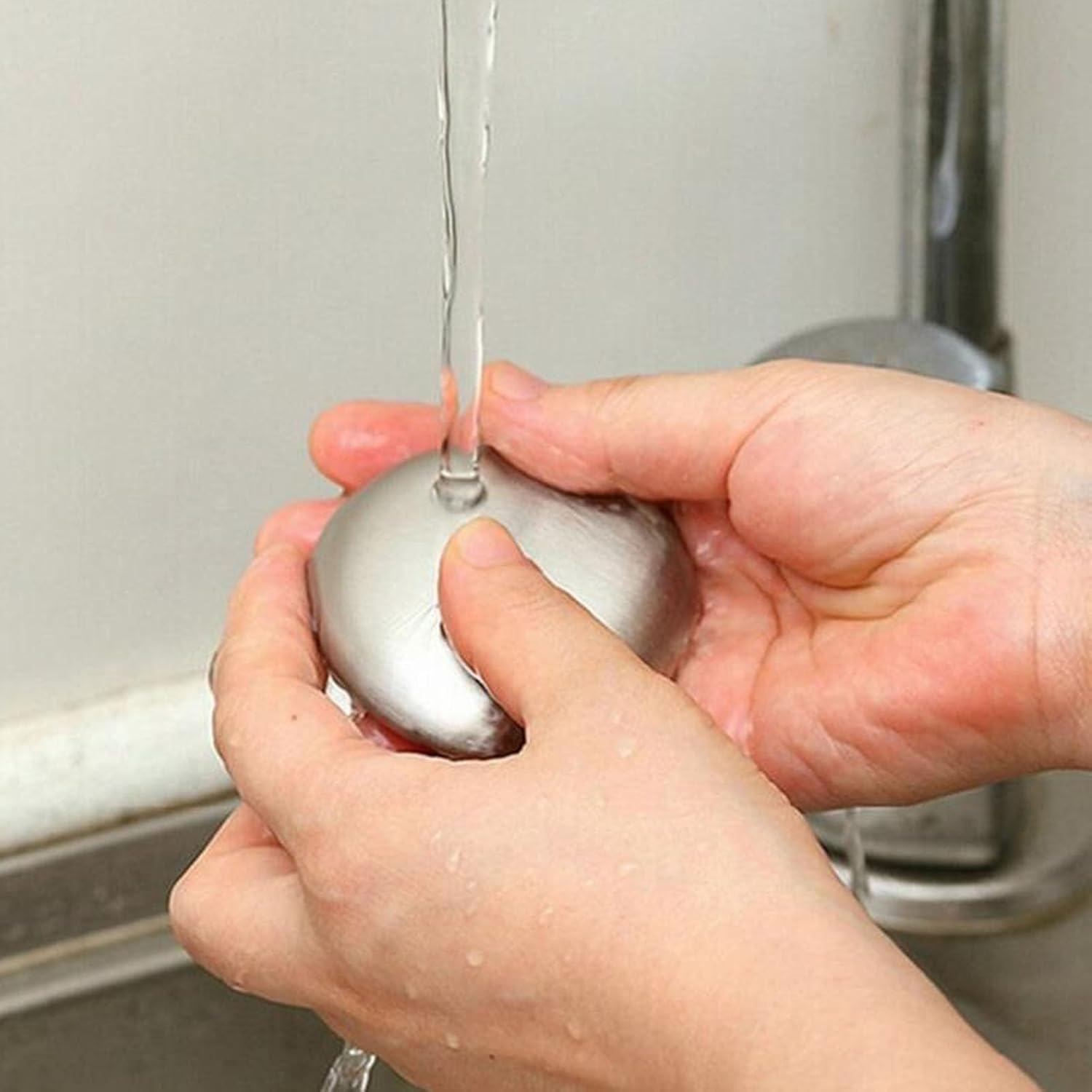 Metal Soap Bar - Hand Wash Kitchen Gadget | Stainless Steel Soap Bar | Multi Fuctional Kitchen & Outdoor Essential for Removing Fish Garlic Onion Smell (1Pcs) image number 6