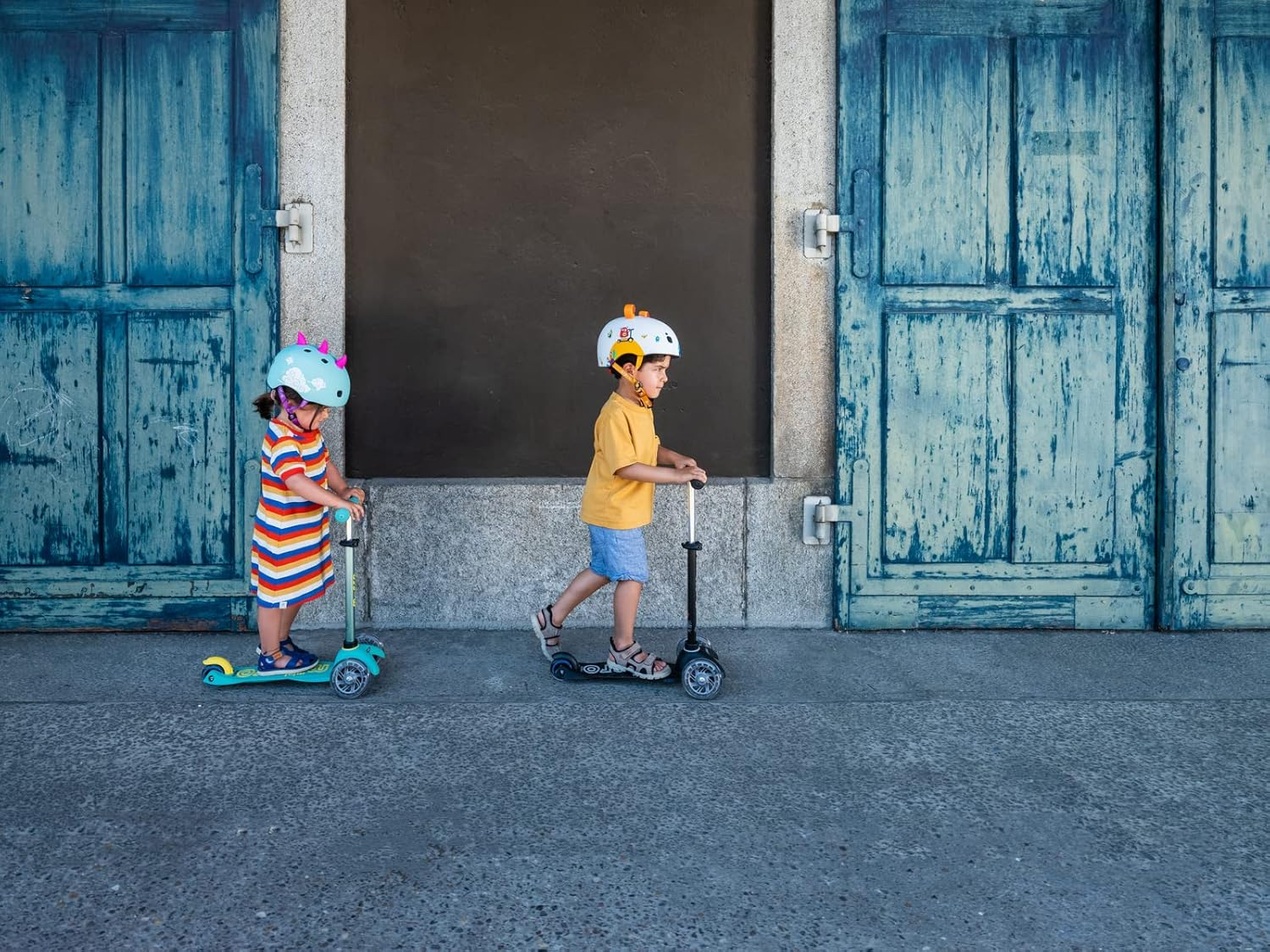 Mini Micro Deluxe Eco 3 Wheel Scooter - Black image number 2