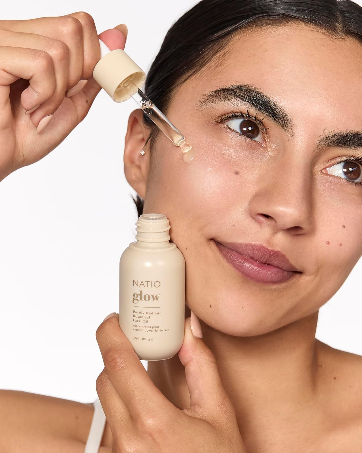 Natio Australia Glow Purely Radiant Botanical Face Oil - Hydrating and Nourishing Face Oil - Clinically Tested & Fragrance Free - Sweet Almond Oil, Jojoba Oil, Roehip, Squalane, Vitamin E, Kakadu Plum & Pomegranate - Vegan Friendly & Made in Australia