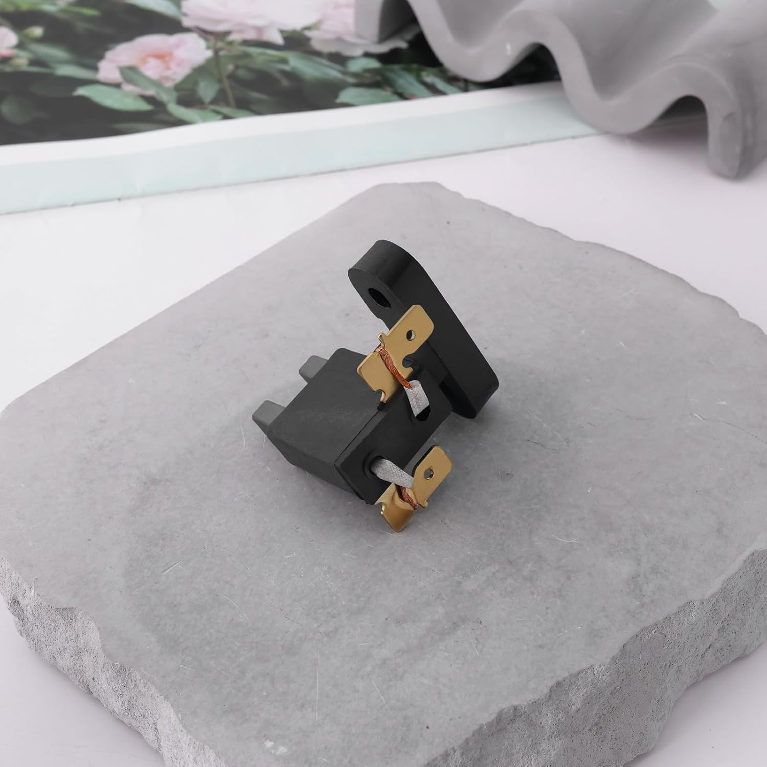 SG Store 5Pcs Carbon Brush Generator Carbon Brush Assembly Compatible with Predator Compatible with Champion Compatible with Generac 6500 8750 24Mm 5-9KW image number 4