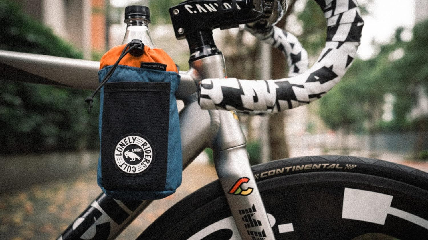 ULAC NEO Porter C-Hold Bike Feed Bag for Top Tube, Handlebar, Stem and Saddles (Navy-Orange) image number 1