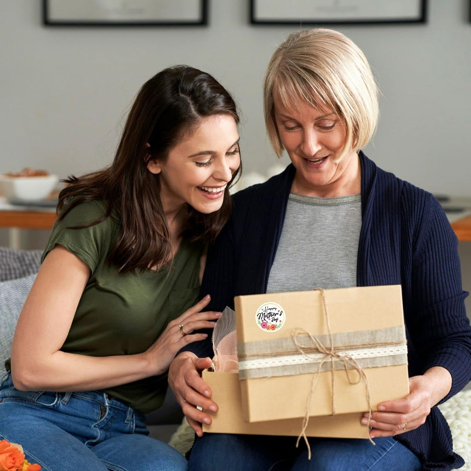 Happy Mother'S Day Label Stickers Roll，1.5 Inch 500 Pcs Love Heart Mothers Day Stickers, Gift Tag Stickers for Envelope Seals Party Gift Favors Box Cards Decorations image number 4