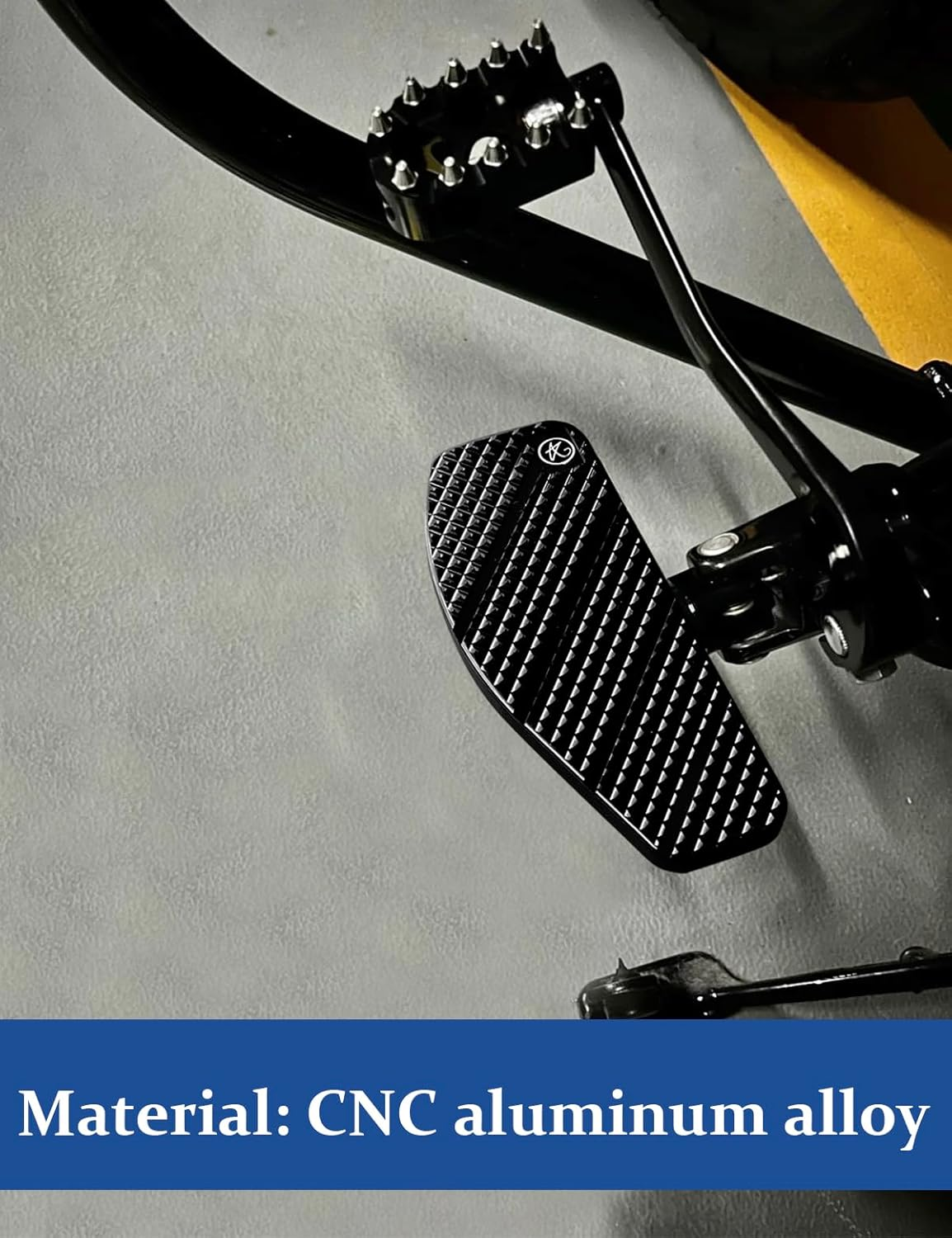 Mini Aluminium Black Middle Foot Pedal for Harley Davidson 2018-2024 Cruiser Motorcycle image number 3