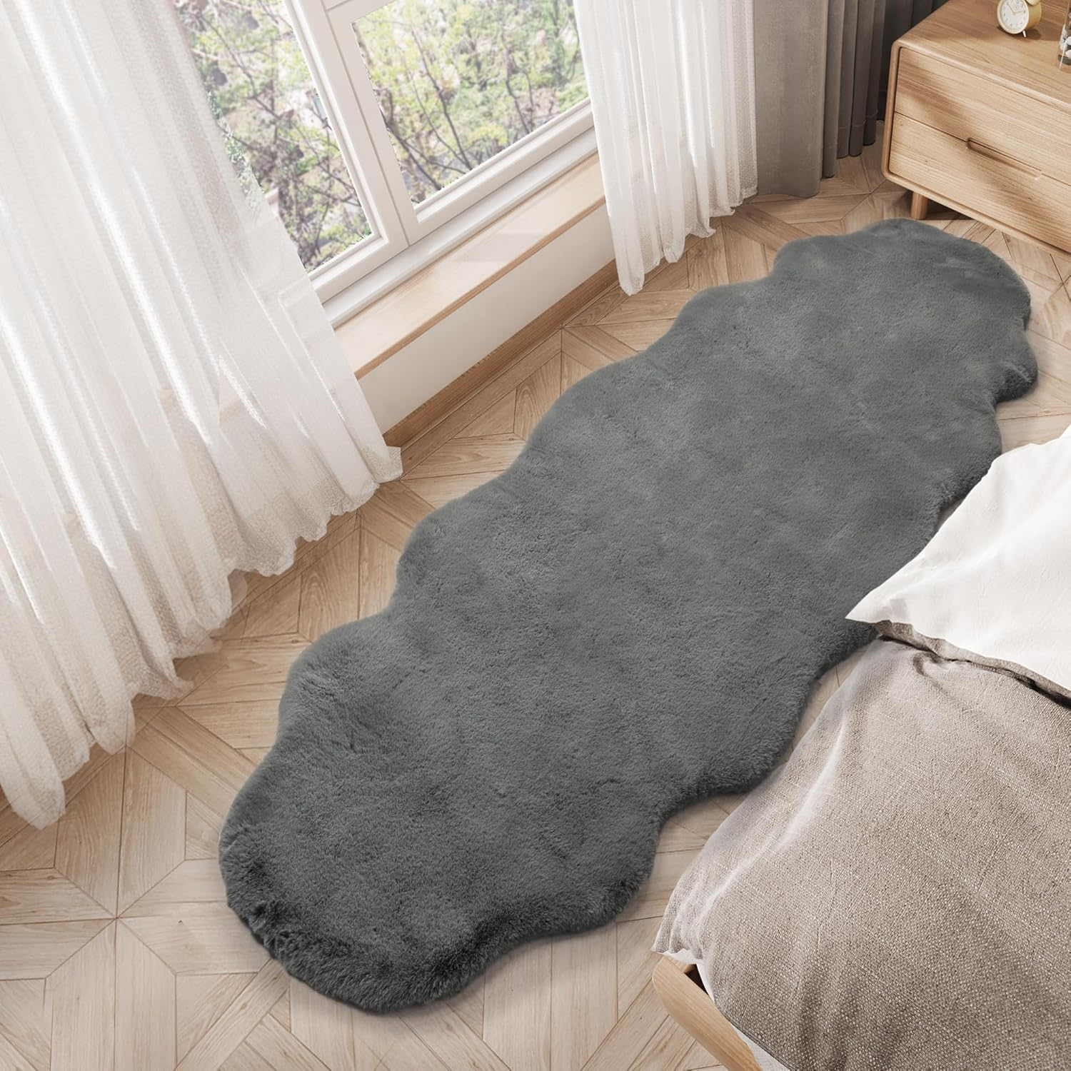 MARLOW Fluffy Shaggy Rug Anti-Slip, Faux Fur Sofa Rugs, Super Soft Floor Carpet for Bedroom, Living Room, Office (200X80Cm,White)