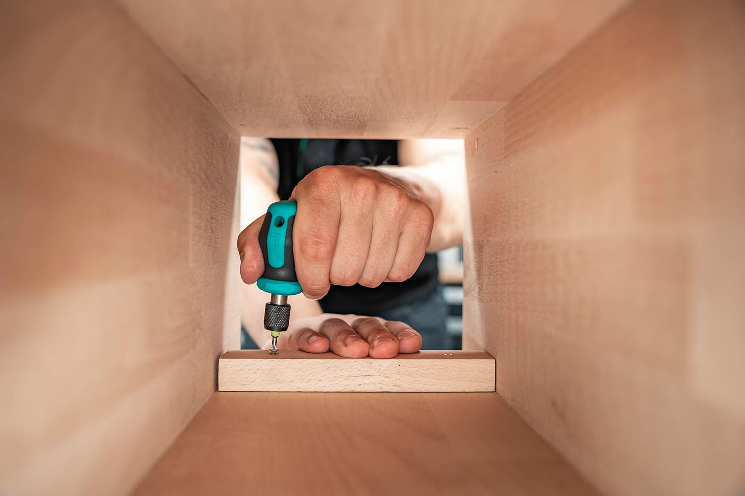 Wolfcraft Hand Screwdriver with Bit Socket, Short I 1239000 I for Tight Work Spaces image number 1