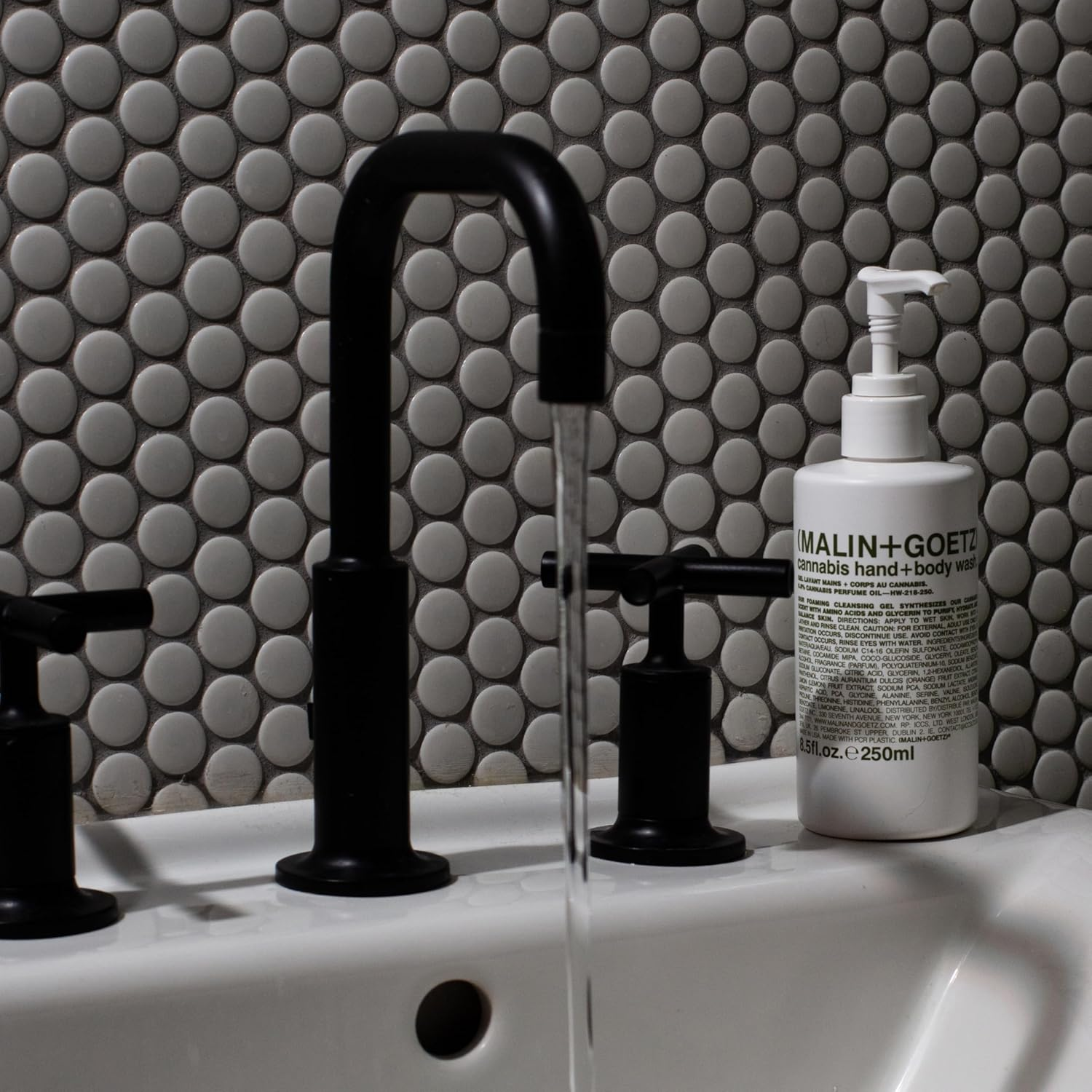 Malin + Goetz Cannabis Hand and Body Wash, 250 Ml image number 1