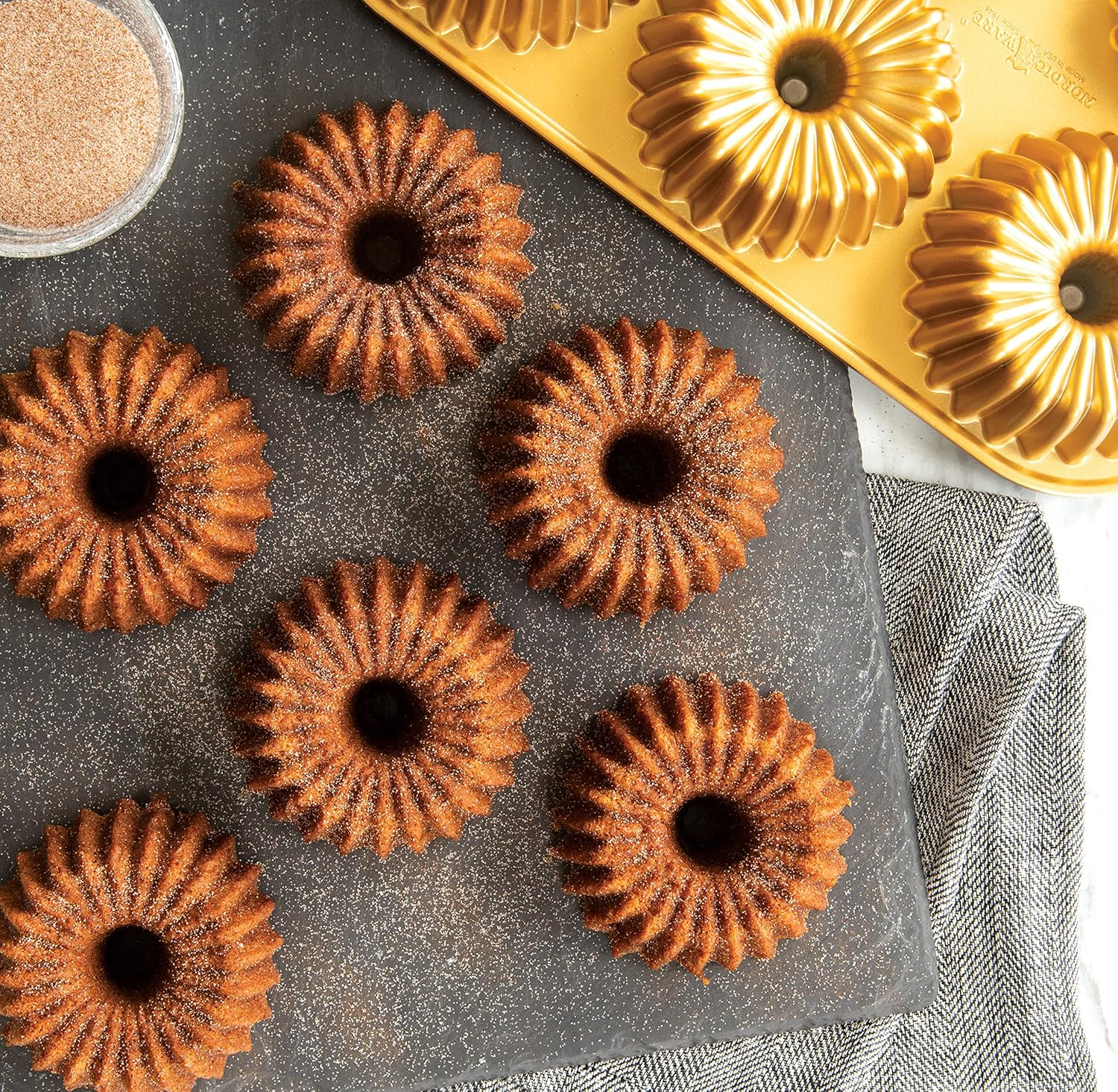 Nordic Ware USA Brilliance Cast Aluminium Bundtlette Pan, Gold, 38 X 23 X 4.5 Cm