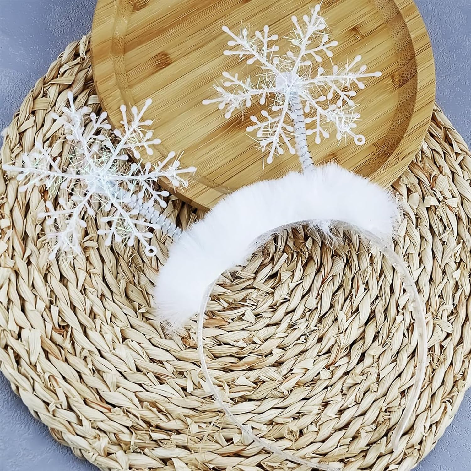 Itadaku 2 Pack Christmas Snowflake Headbands for Adults, White Feather Headbands for Christmas Carnival Party, Cute Winter Hair Accessories image number 3