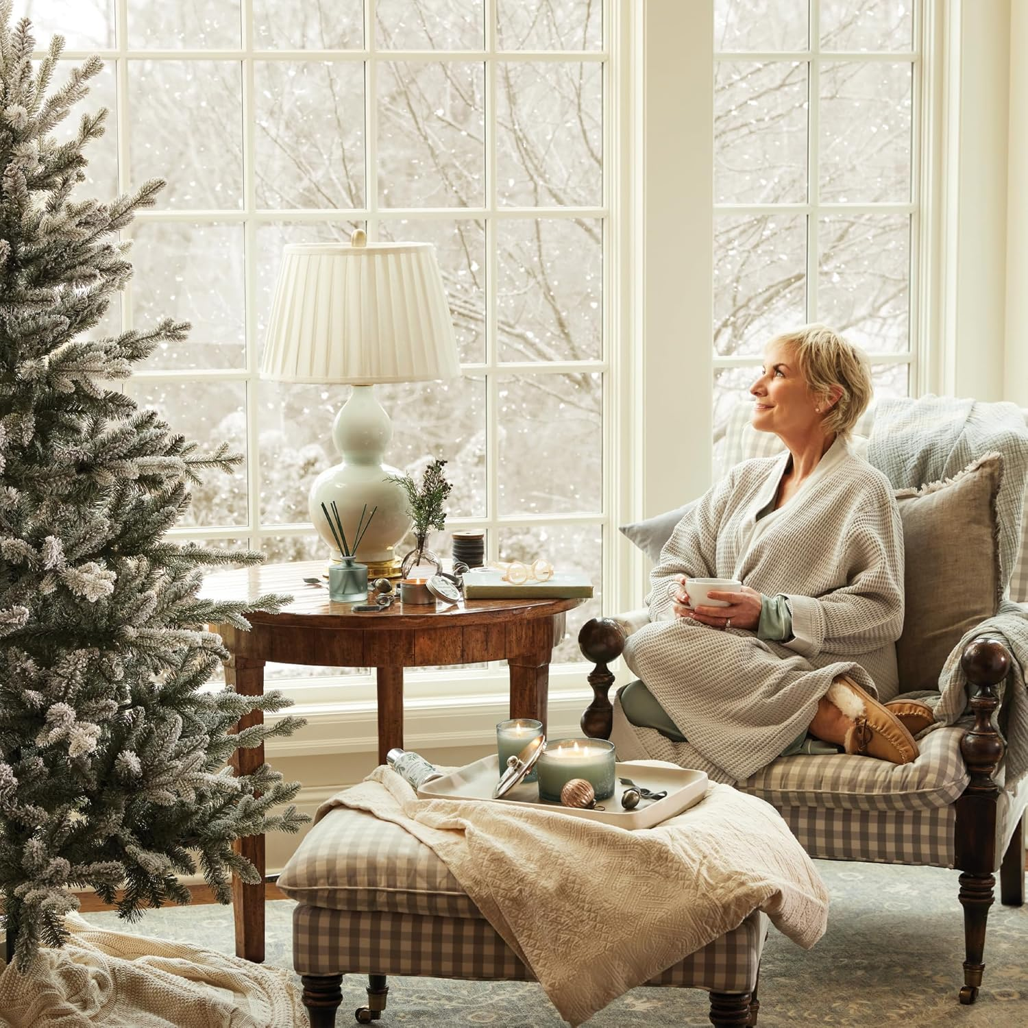 Thymes Petite Highland Frost Diffuser - Home Fragrance Diffuser Set Includes Reed Diffuser Sticks, Fragrance Oil, and Glass Bottle Oil Diffuser (4 Fl Oz) image number 1