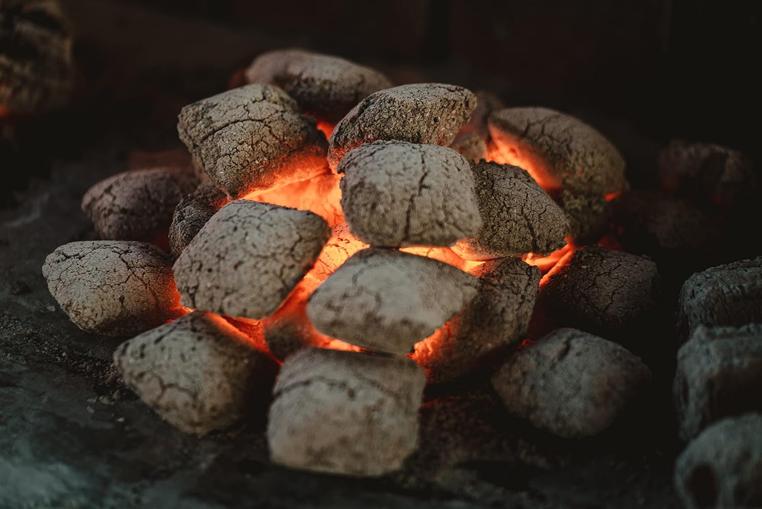 Jealous Devil Max XL All Natural Hardwood Charcoal Pillow Briquets - Large Size Charcoal Briquettes for Grilling Longer - Chemical Free - 4.5Kg (10Lb) Box