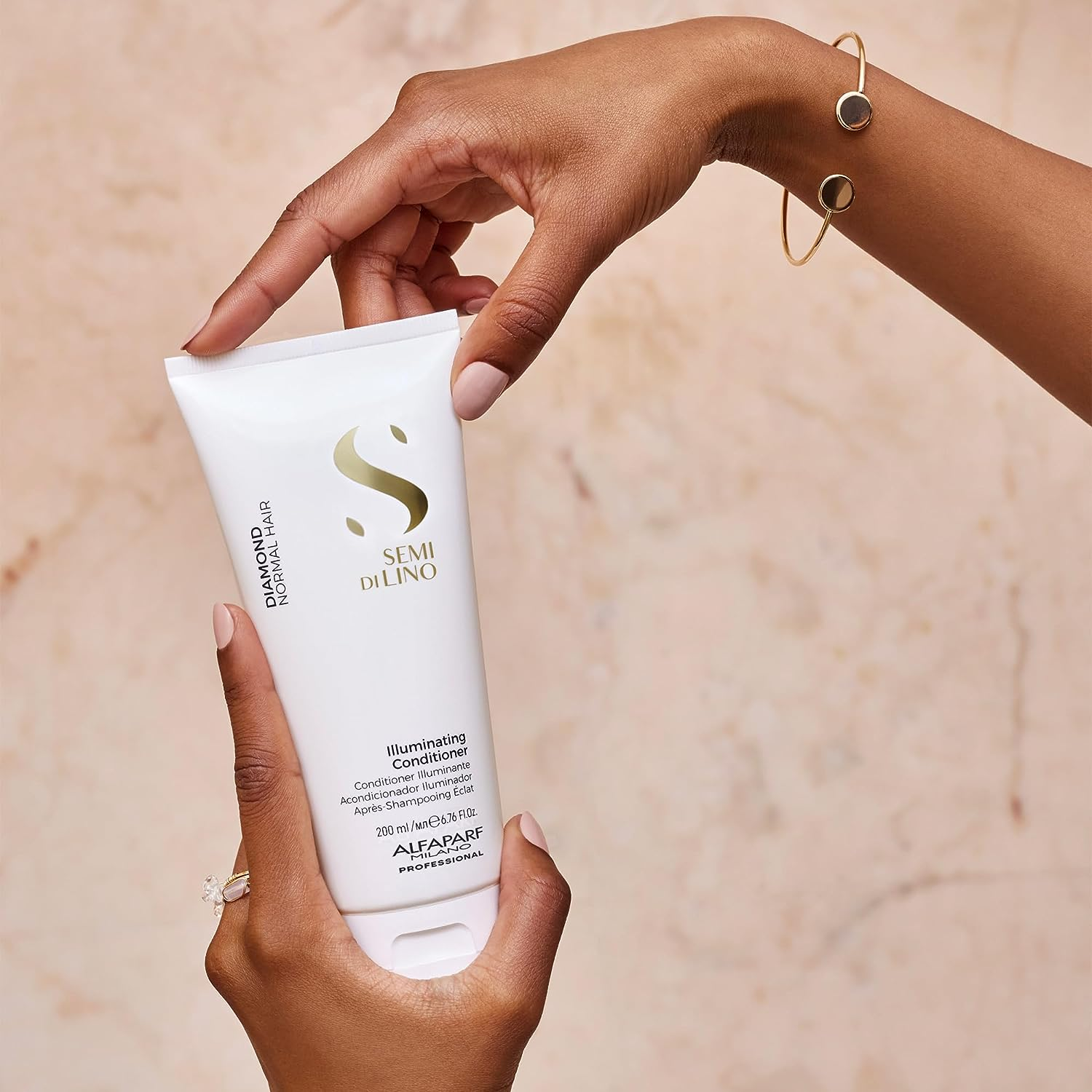 Alfaparf Milano Semi Di Lino Diamond Illuminating Conditioner - Color Safe - Detangles and Adds Gloss - Citrus, Floral, Woody, Musk Scent - 6.76 Oz image number 3
