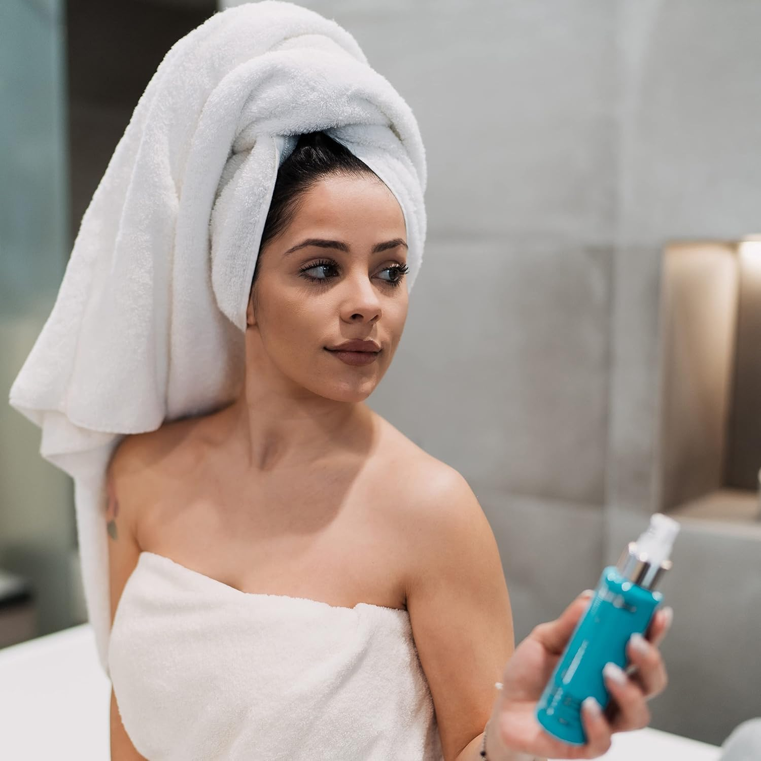 Abril Et Nature - Bain Shampoo Essential Light - Moisturising Shampoo - 250 Ml - for Fine and Sensitive Hair - Hair Treatment with Stem Cells - Vegan Product - Reduces Frizz image number 5