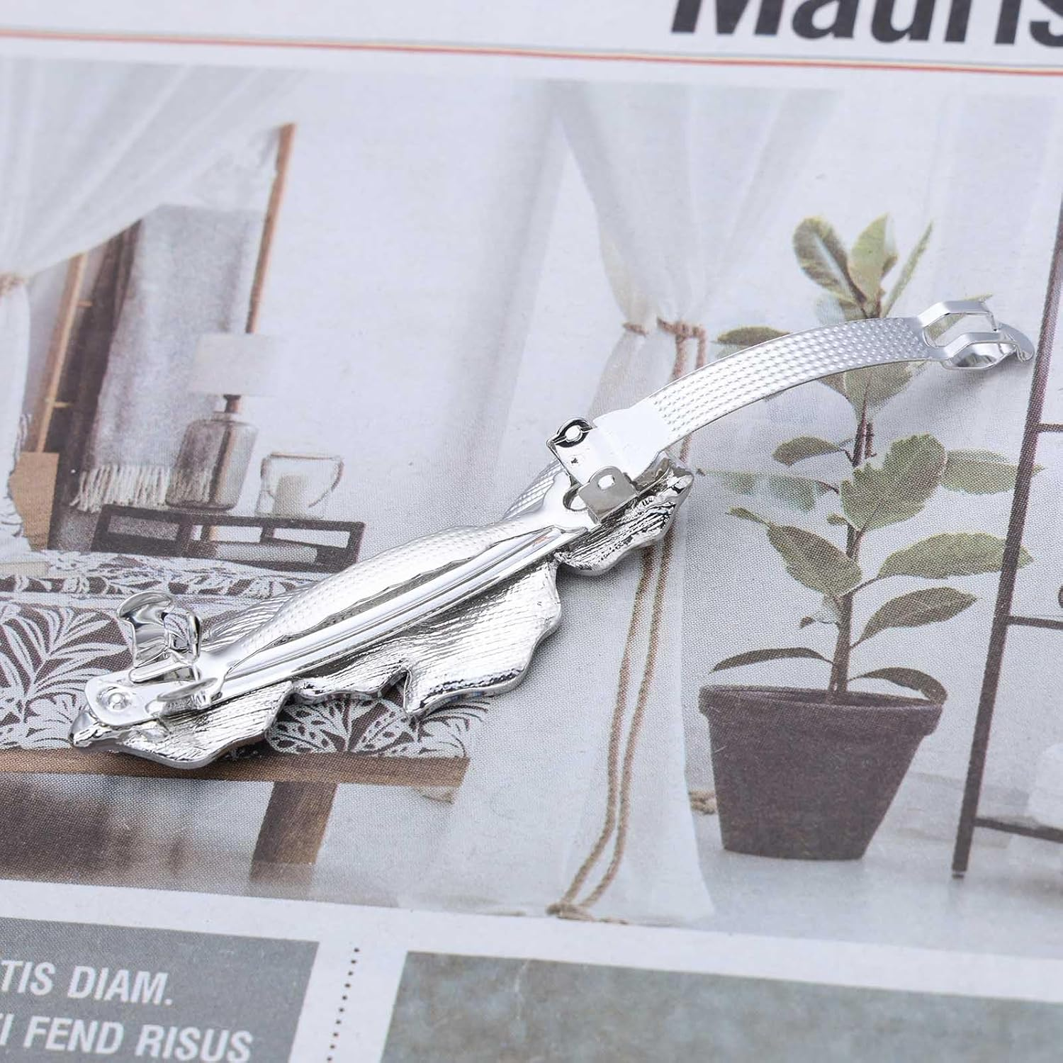 Wendalern Boho Rhinestone Leaf Hair Clip Crystal Leaf Cluster Hair Pin Barrette Silver Leaves Non-Slip Metal Geometric Hair Clips Wedding Headpiece Hair Styling Accessories for Women image number 6