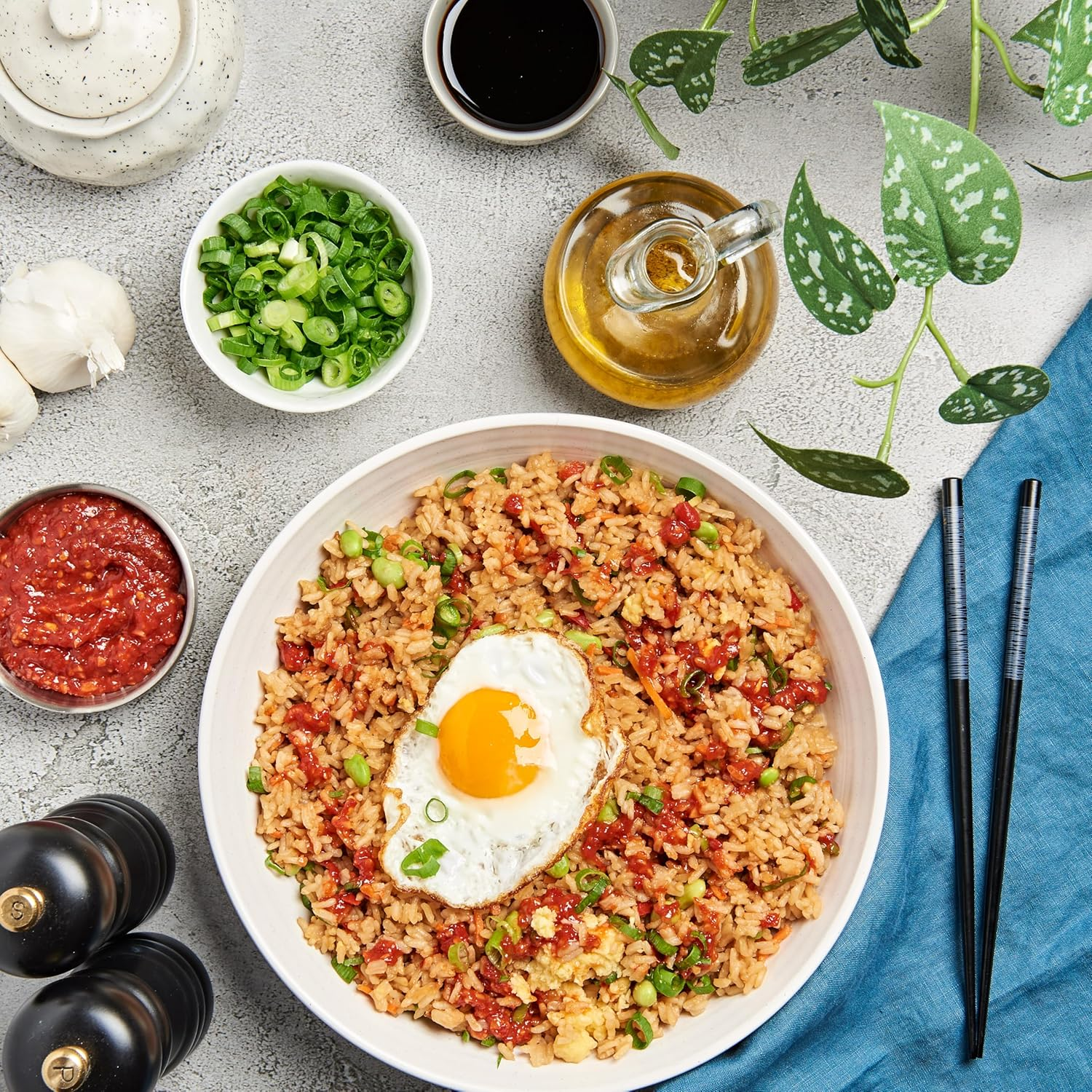 Lee Kum Kee Chilli Garlic Sauce, 227 G