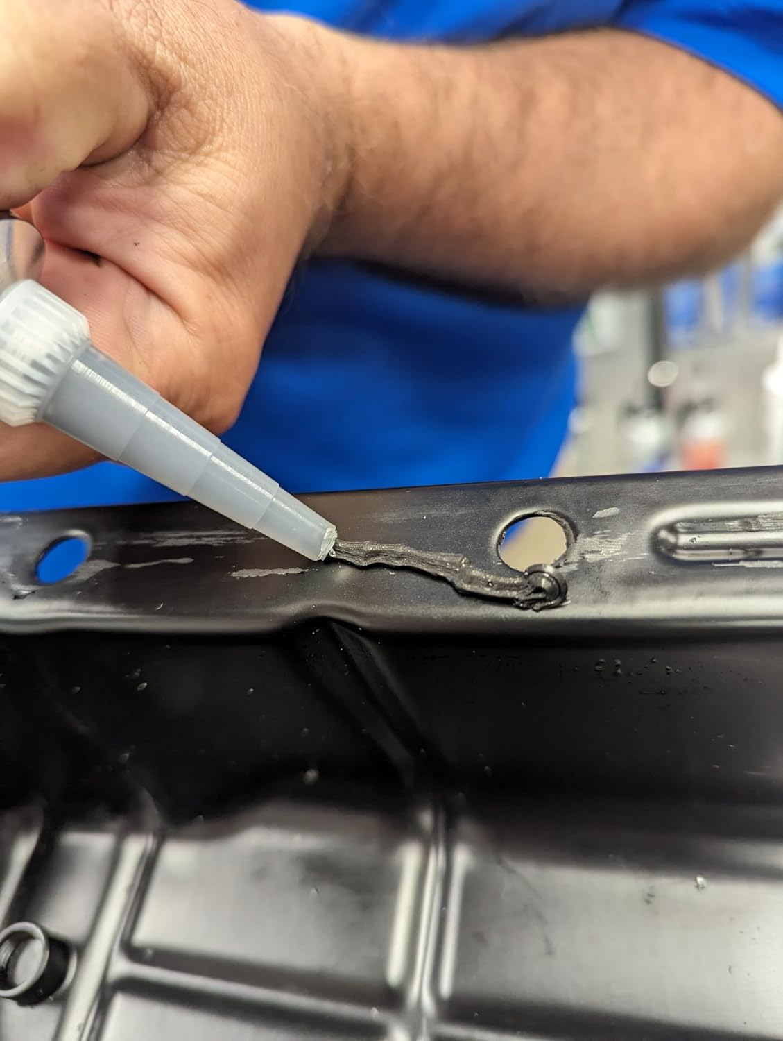 Permatex 24105 Ultra Black Oil Resistant Gasket Maker, 300 Ml image number 2