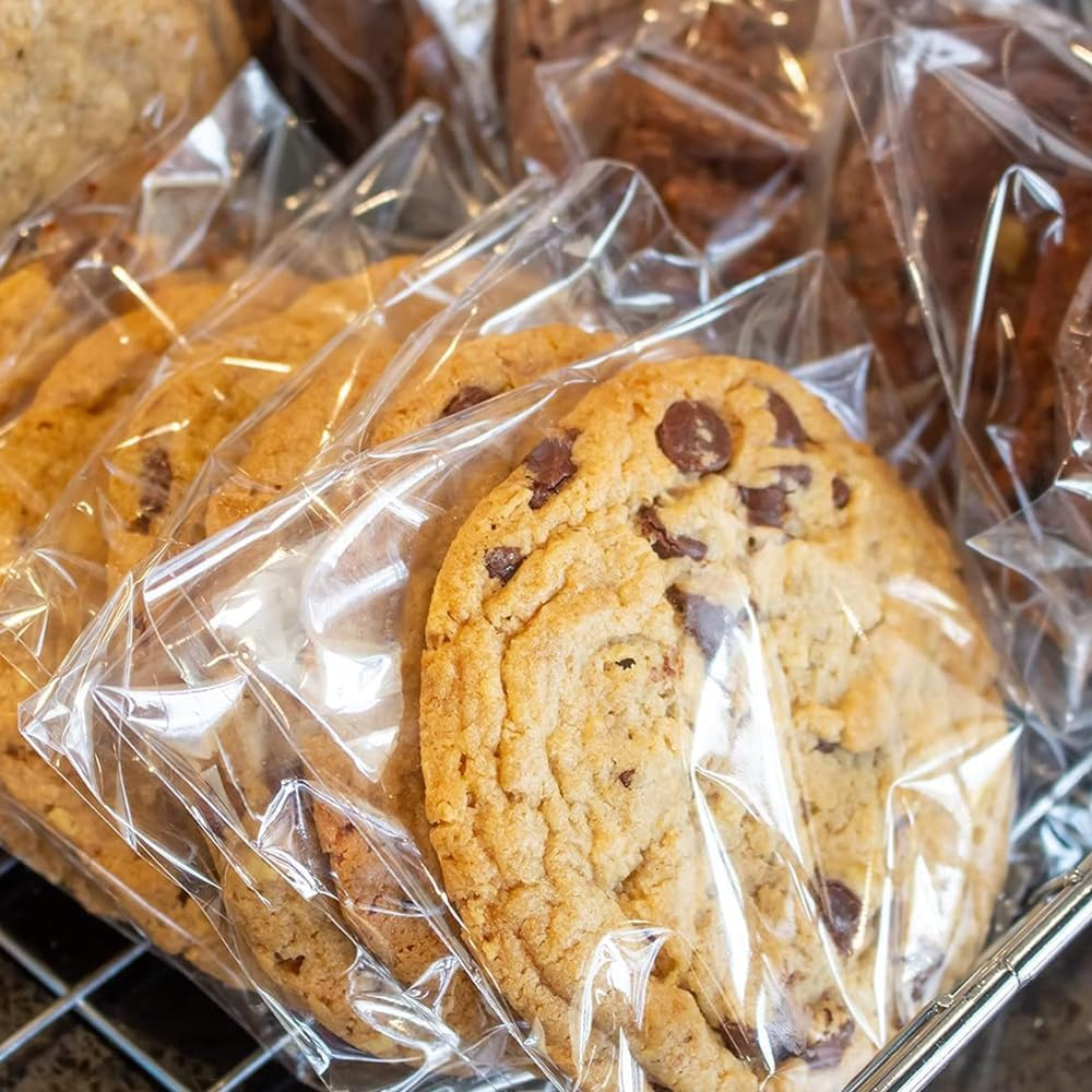 200Pcs Clear Cookie Bags 5X7 Inch, Self Adhesive Resealable Biscuit Cellophane Bag for Gift Giving, Packaging Cookies, Party Faver