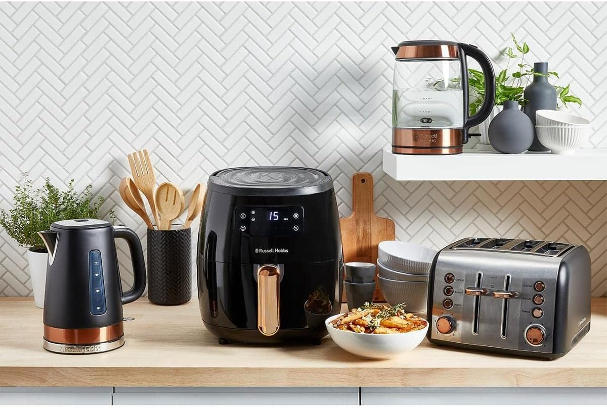Russell Hobbs Brooklyn Digital Air Fryer, RHAF15, Large 5.7L Capacity, 7 Auto Air Fry Functions, Manual Mode up to 200&deg;C, Digital Touchscreen Display, Dishwasher Safe Plate, Black/Copper image number 3