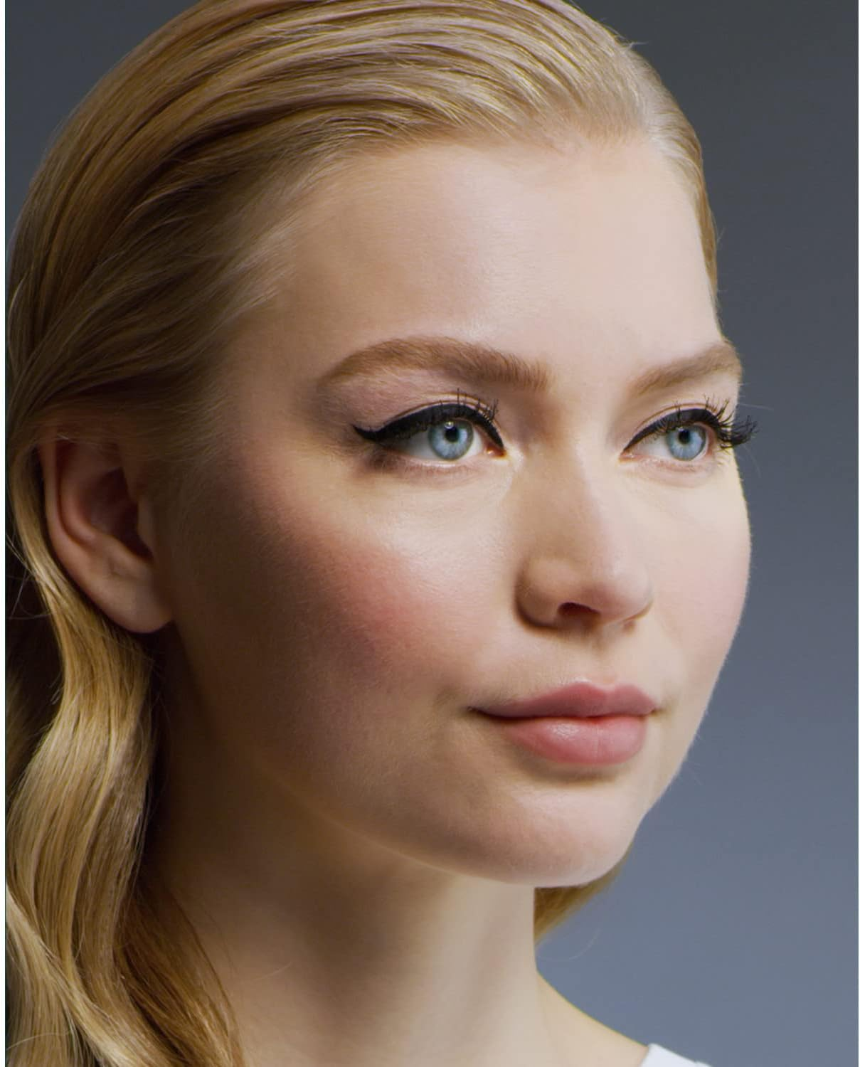 L&rsquo;Or&eacute;al Paris Matte Signature Eyeliner 09 Fuschia image number 4