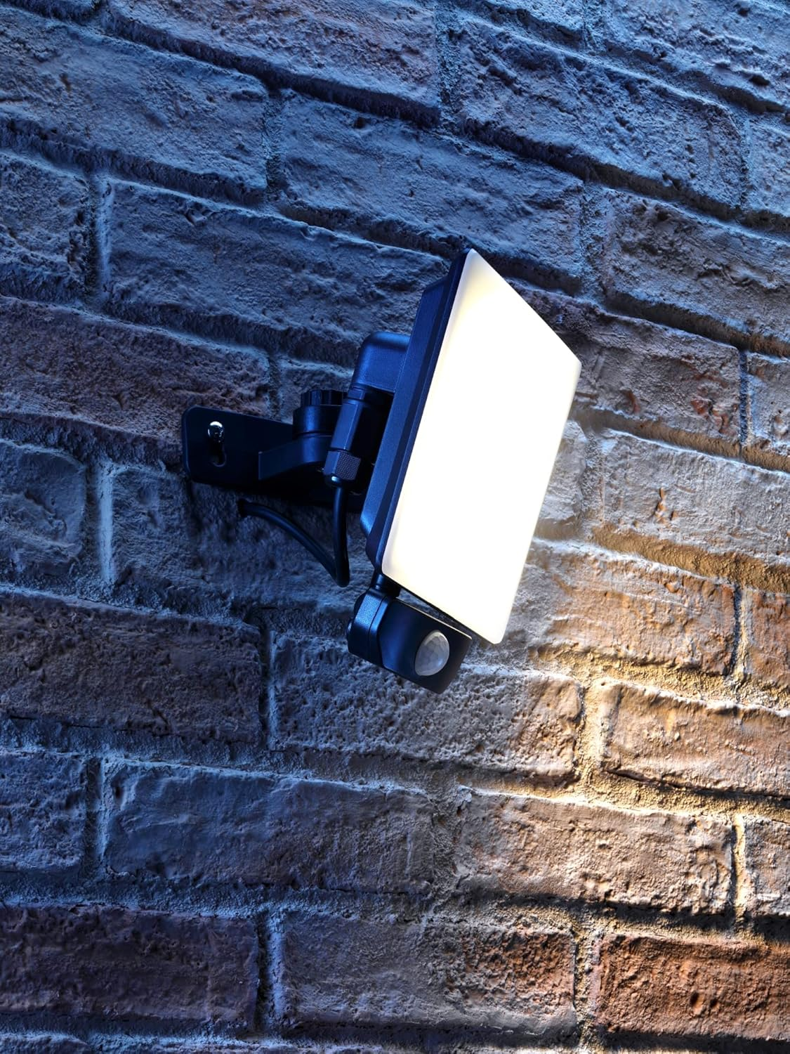 Auraglow 50W 4200Lm Full Screen Slimline LED Security Motion Sensor PIR Flood Light Black Outdoor Wall Lamp