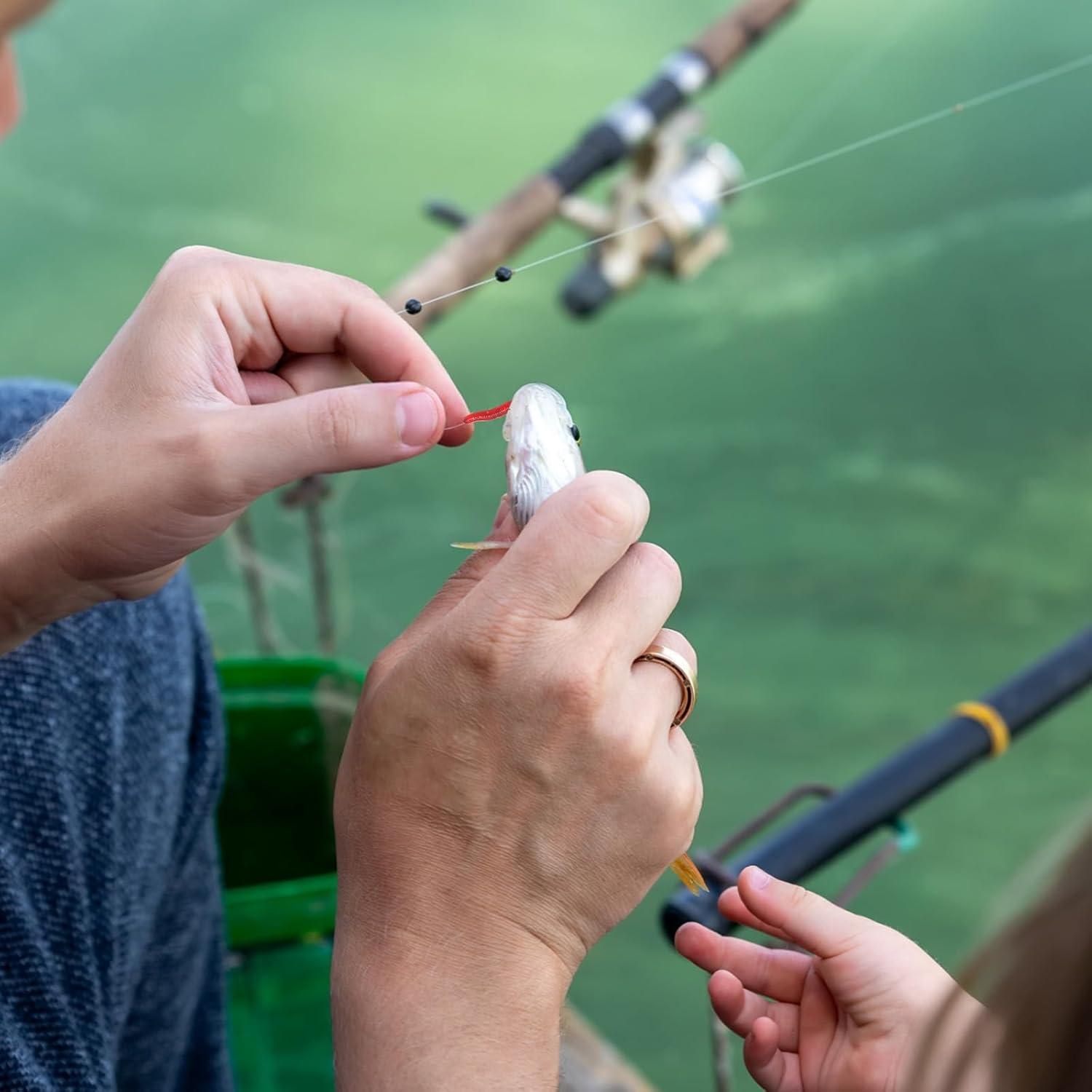 TEAONE Fake Lure, 200 PCS Soft Fishing Lure for Freshwater and Saltwater (Red, 3.5Cm/1.37In) image number 1