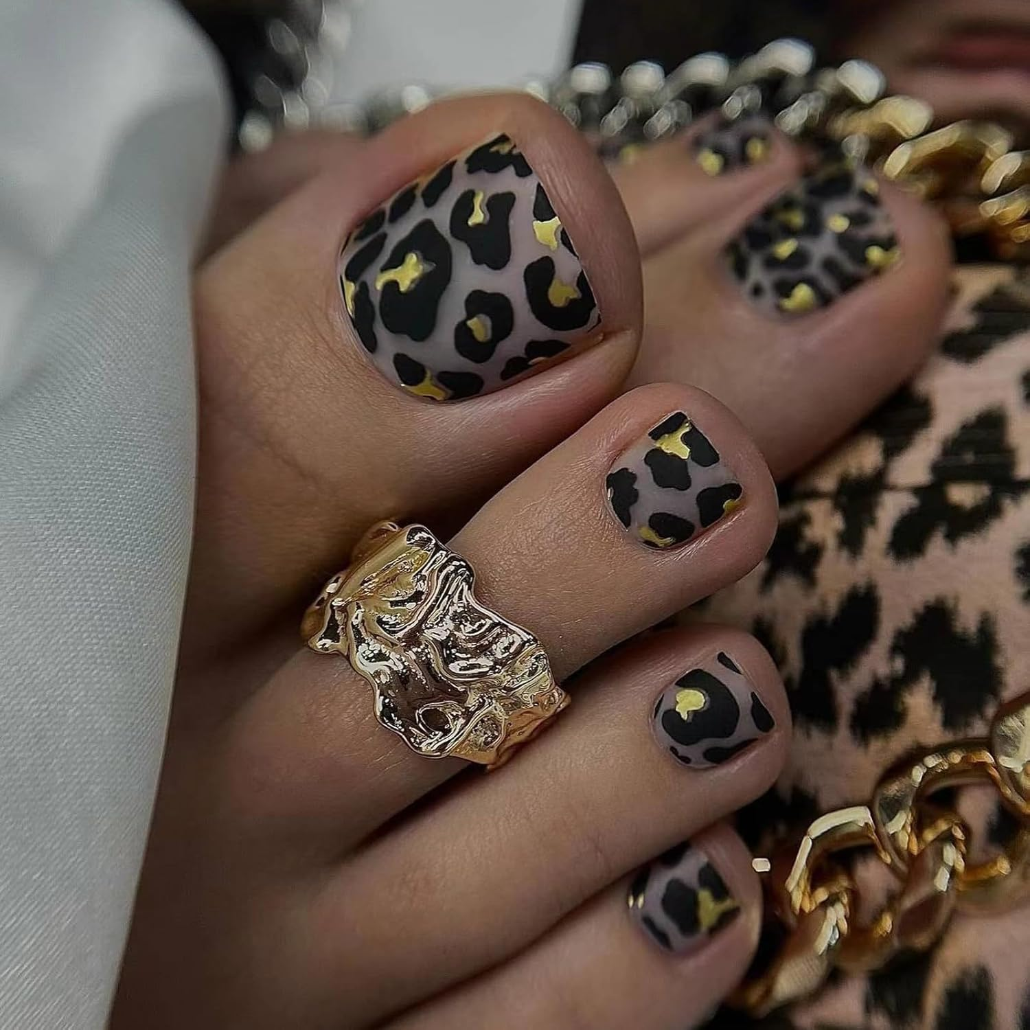 24 PCS Leopard Print Press on Toenails Wearable Fake Toenails Gifts for Women and Girls (No.33)